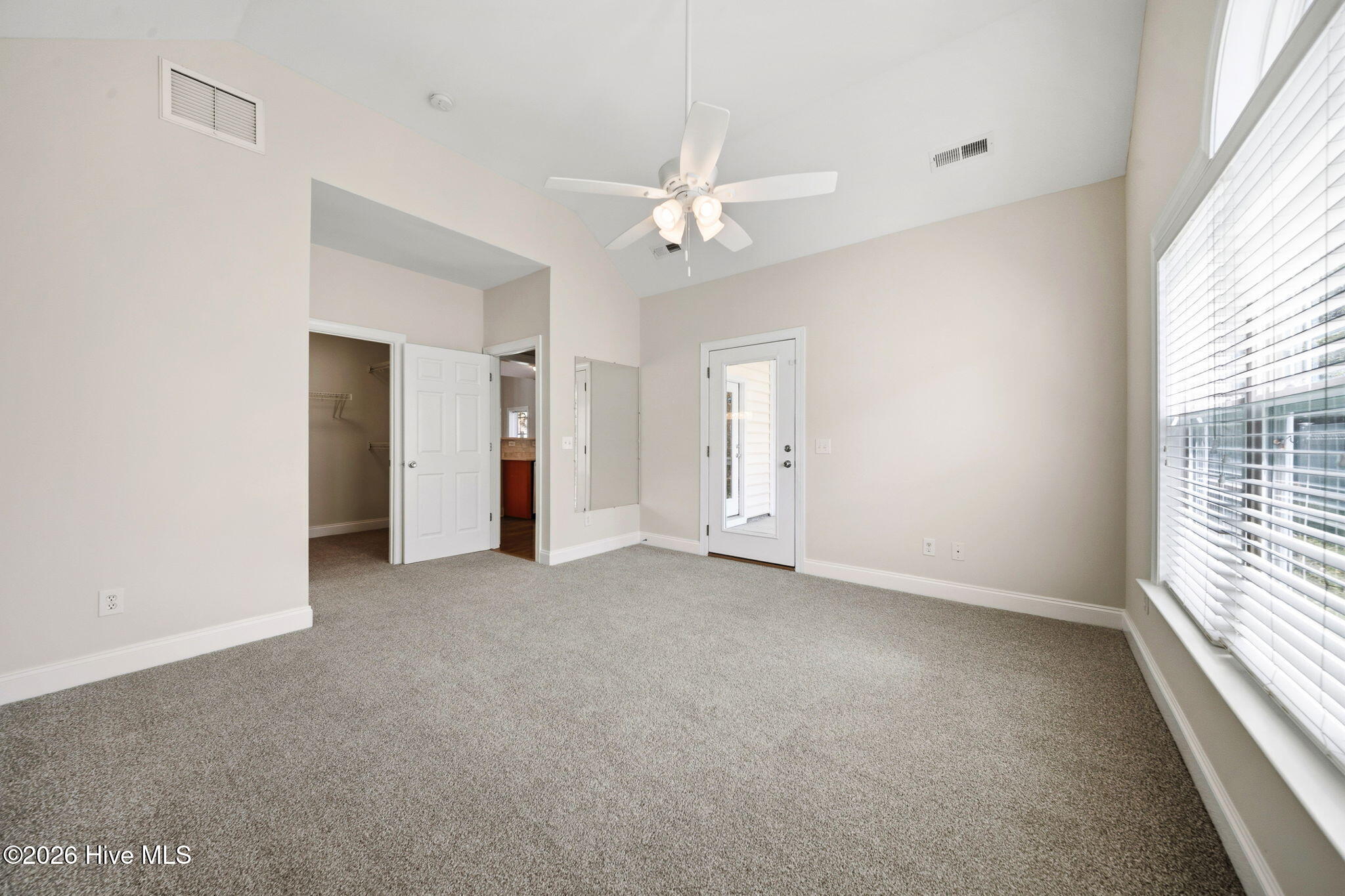 100566234 | Photo 43