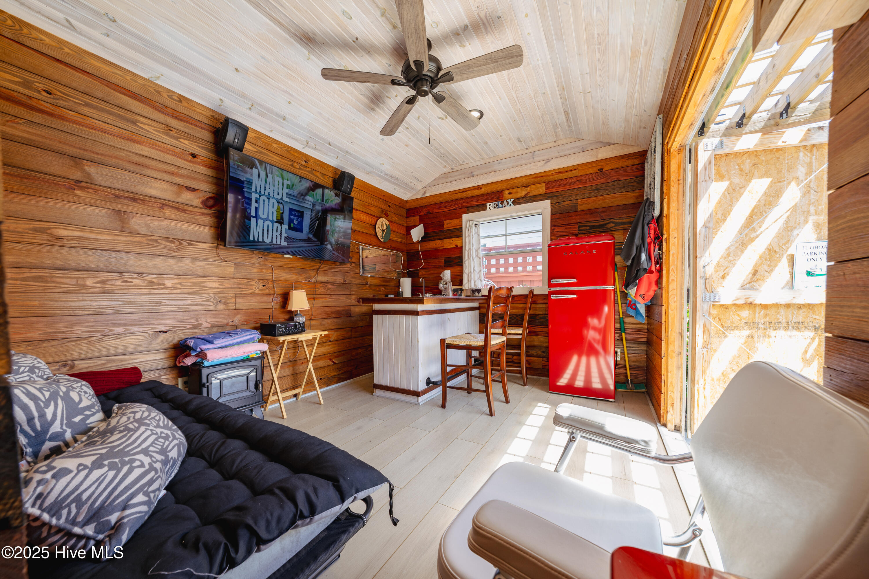 100557788 | Photo 18