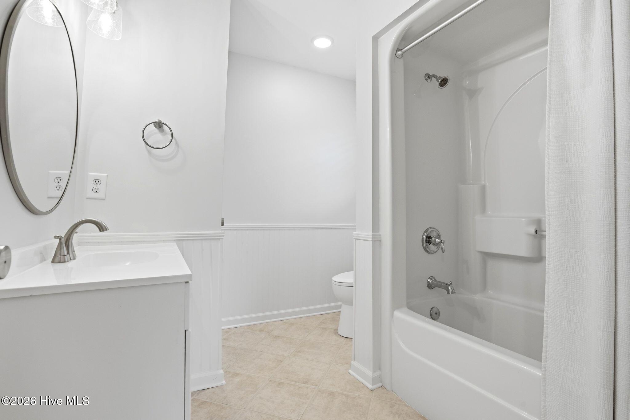 100555820 | Photo 33