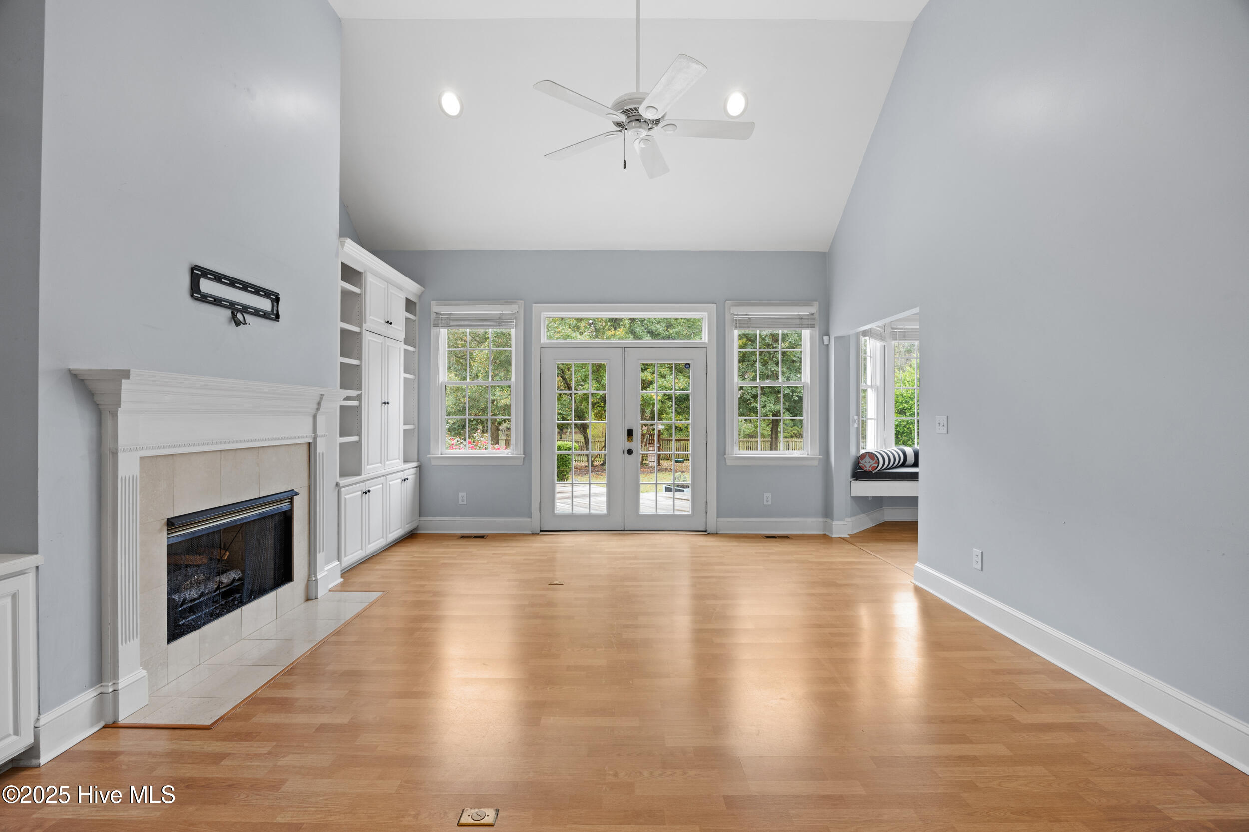 100538720 | Photo 15