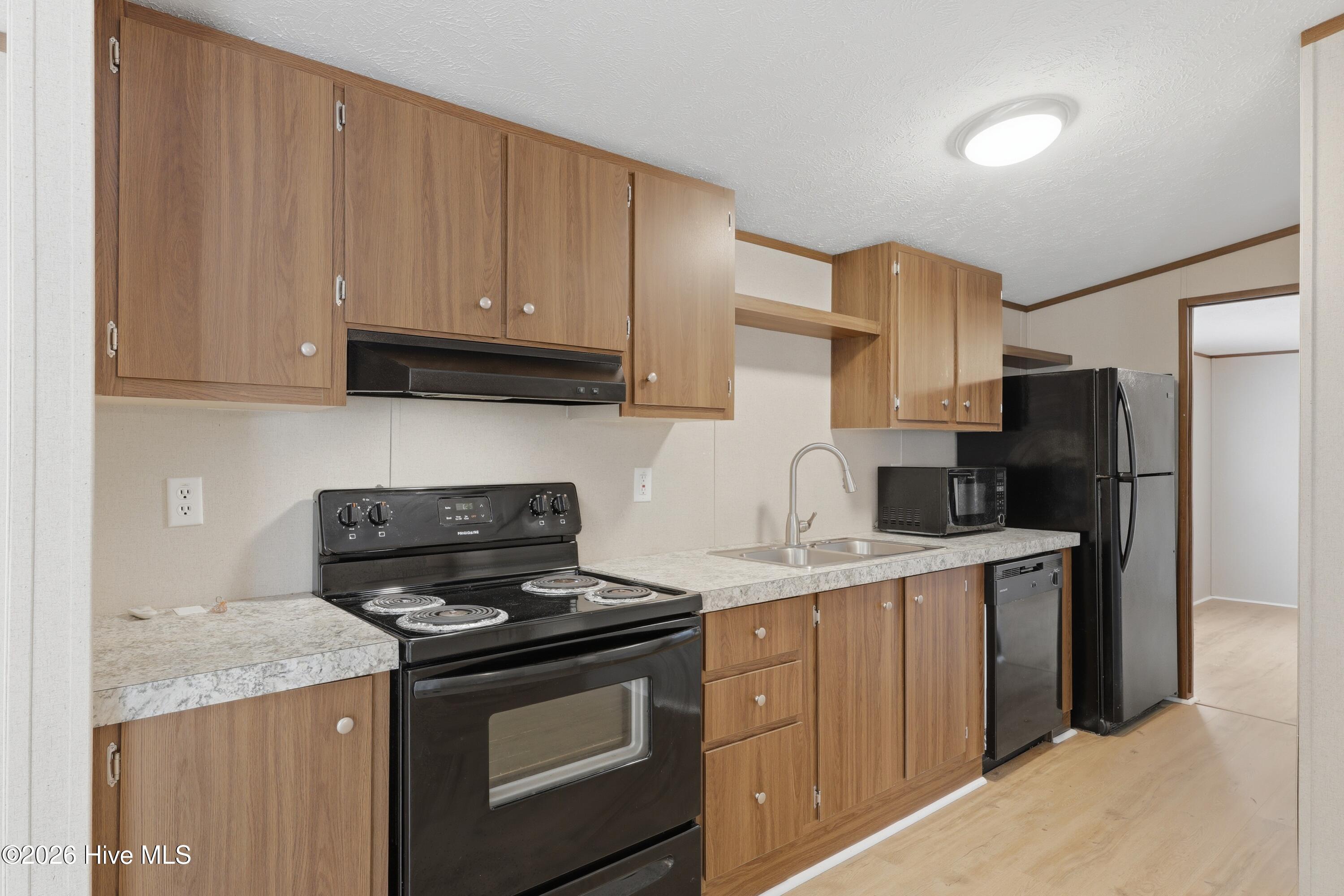 100562676 | Photo 16