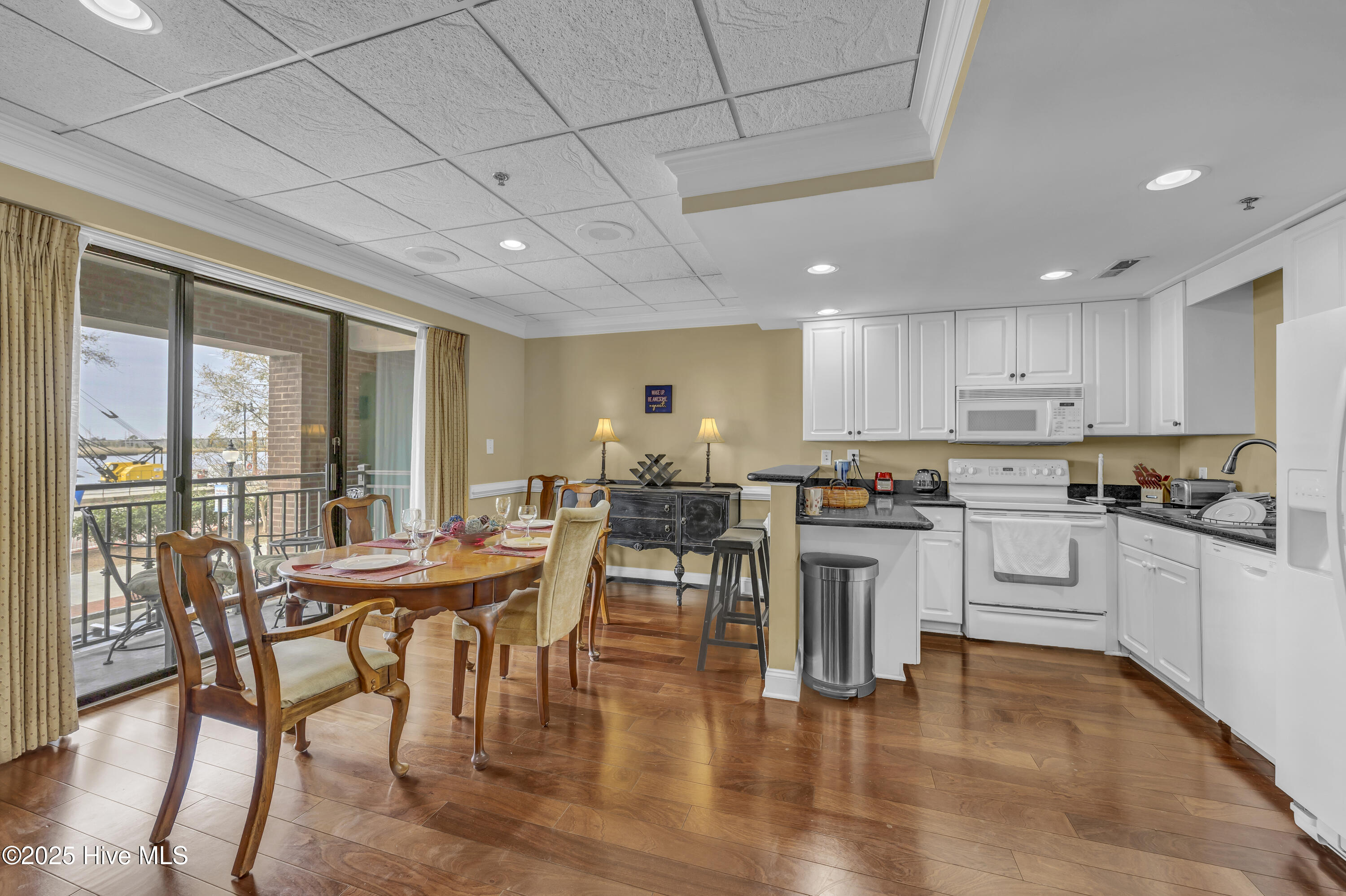 100546499 | Photo 12