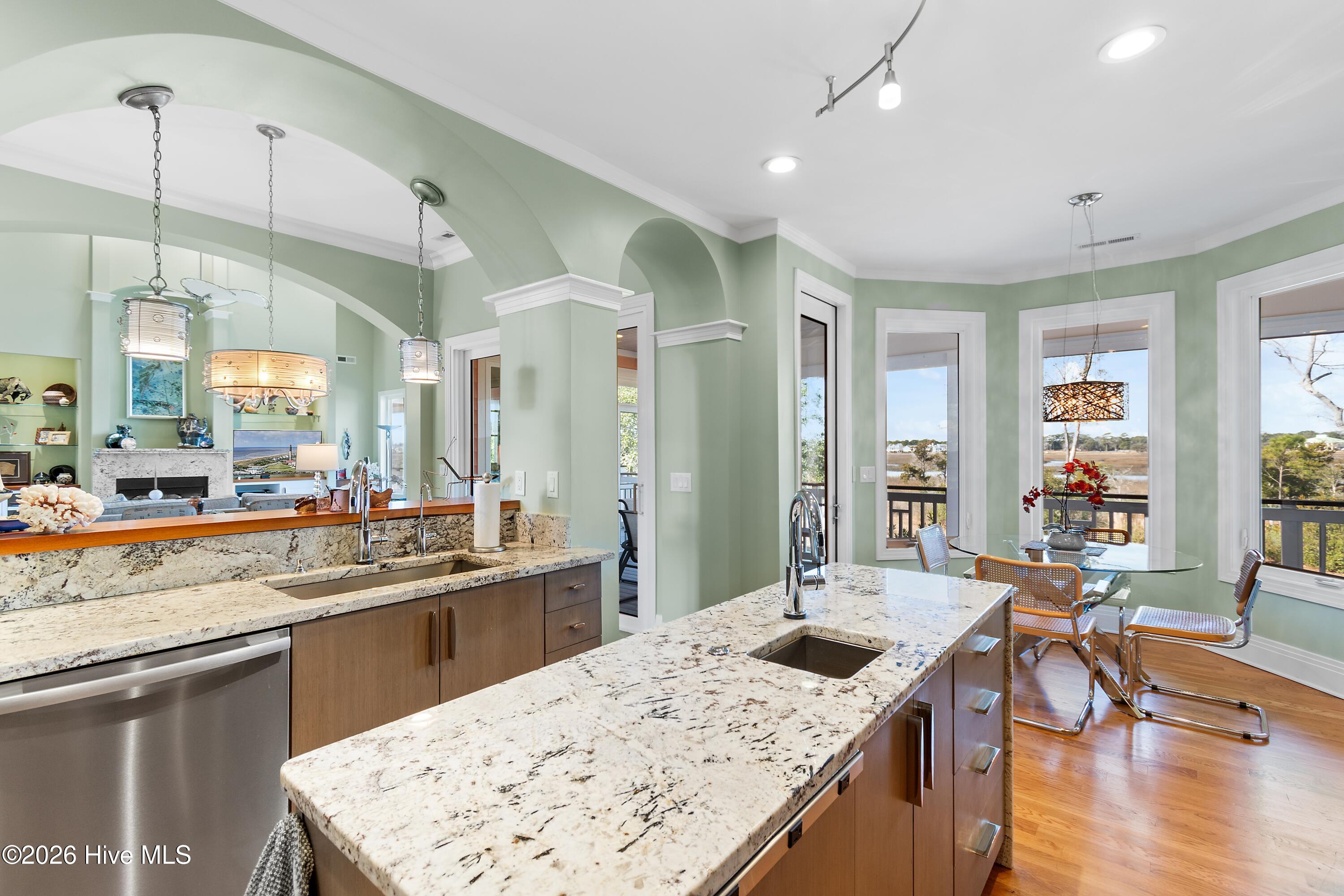 100549658 | Photo 20