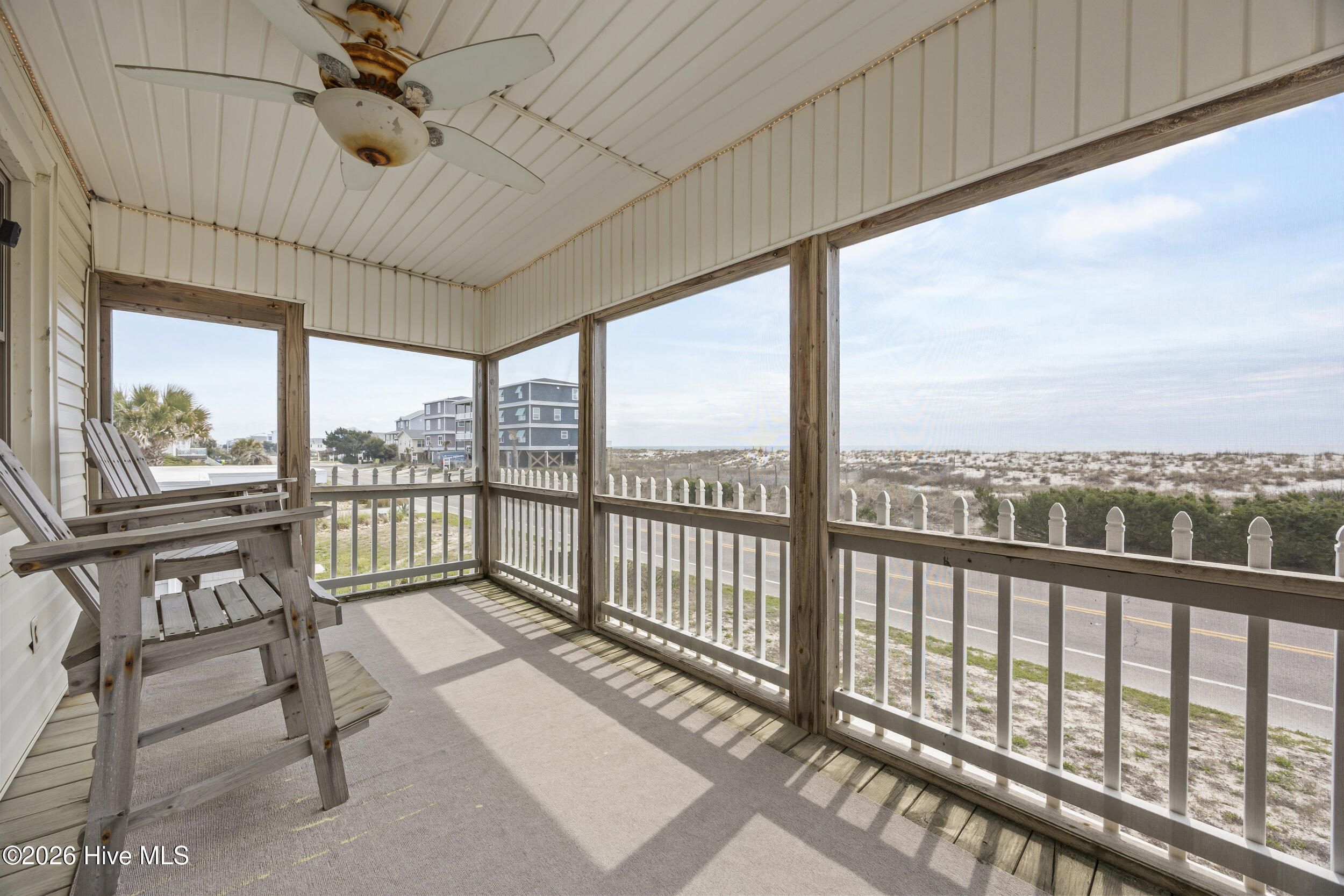 100563115 | Photo 48