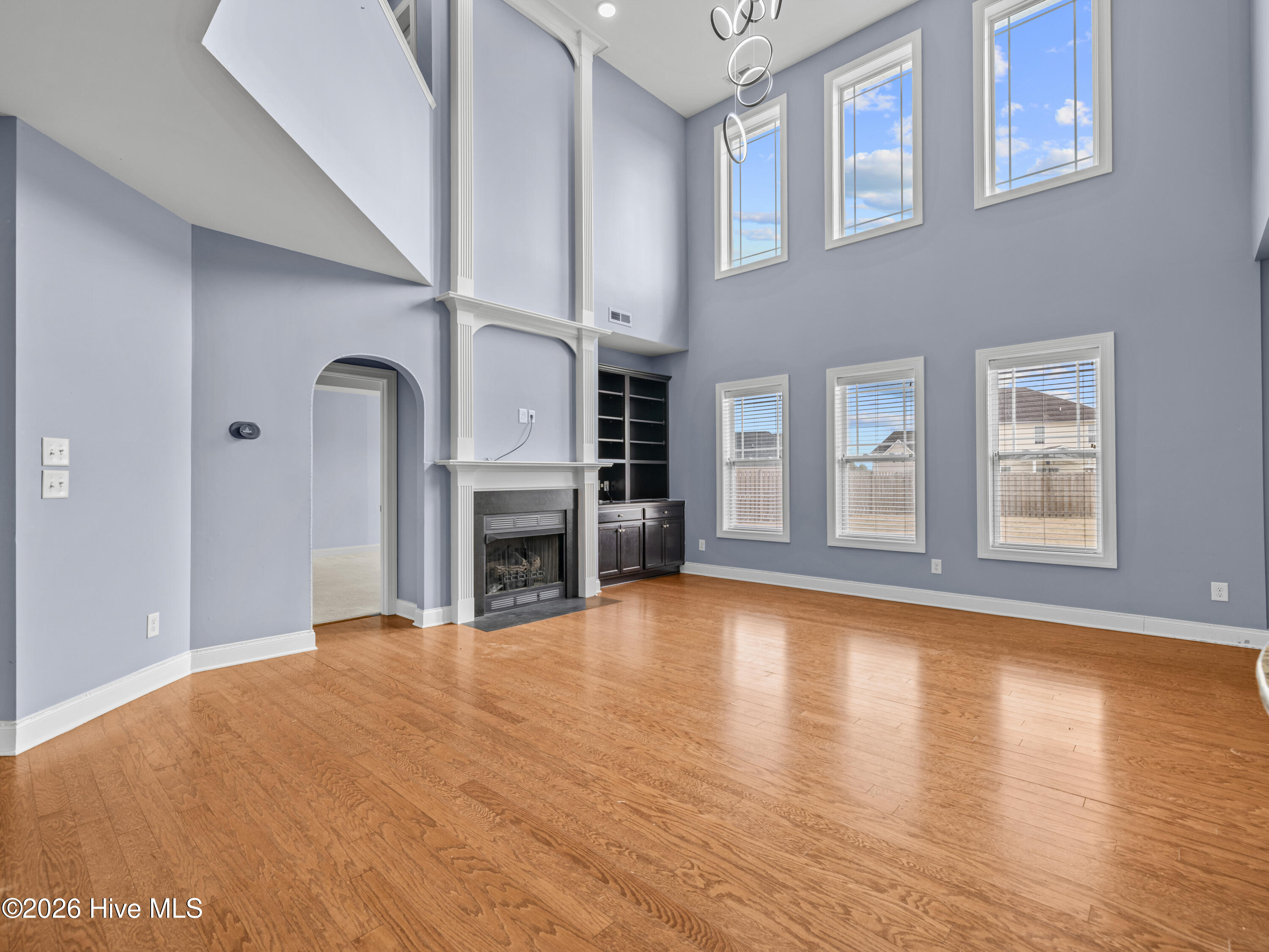 100587181 | Photo 12