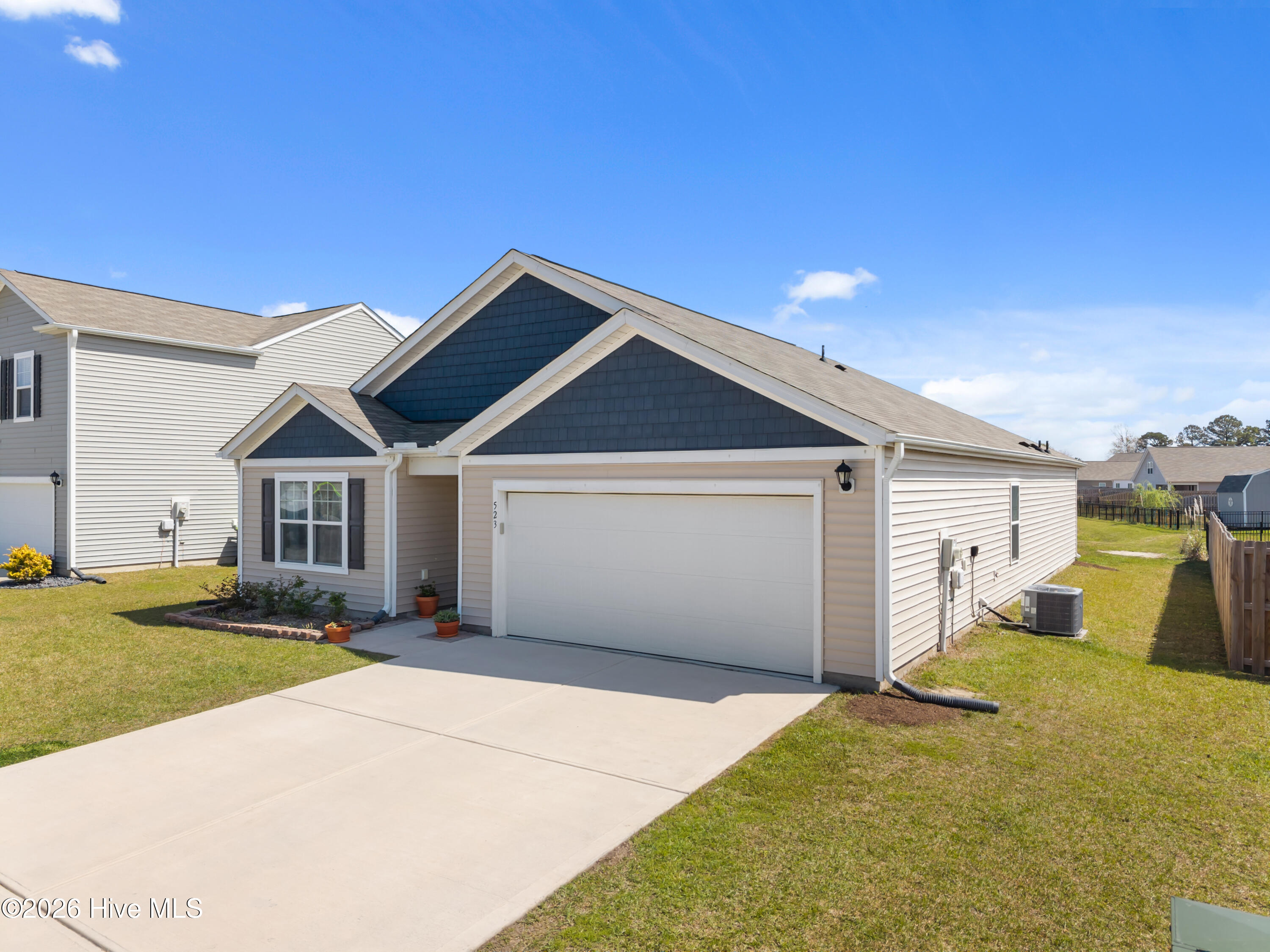 100562642 | Photo 12