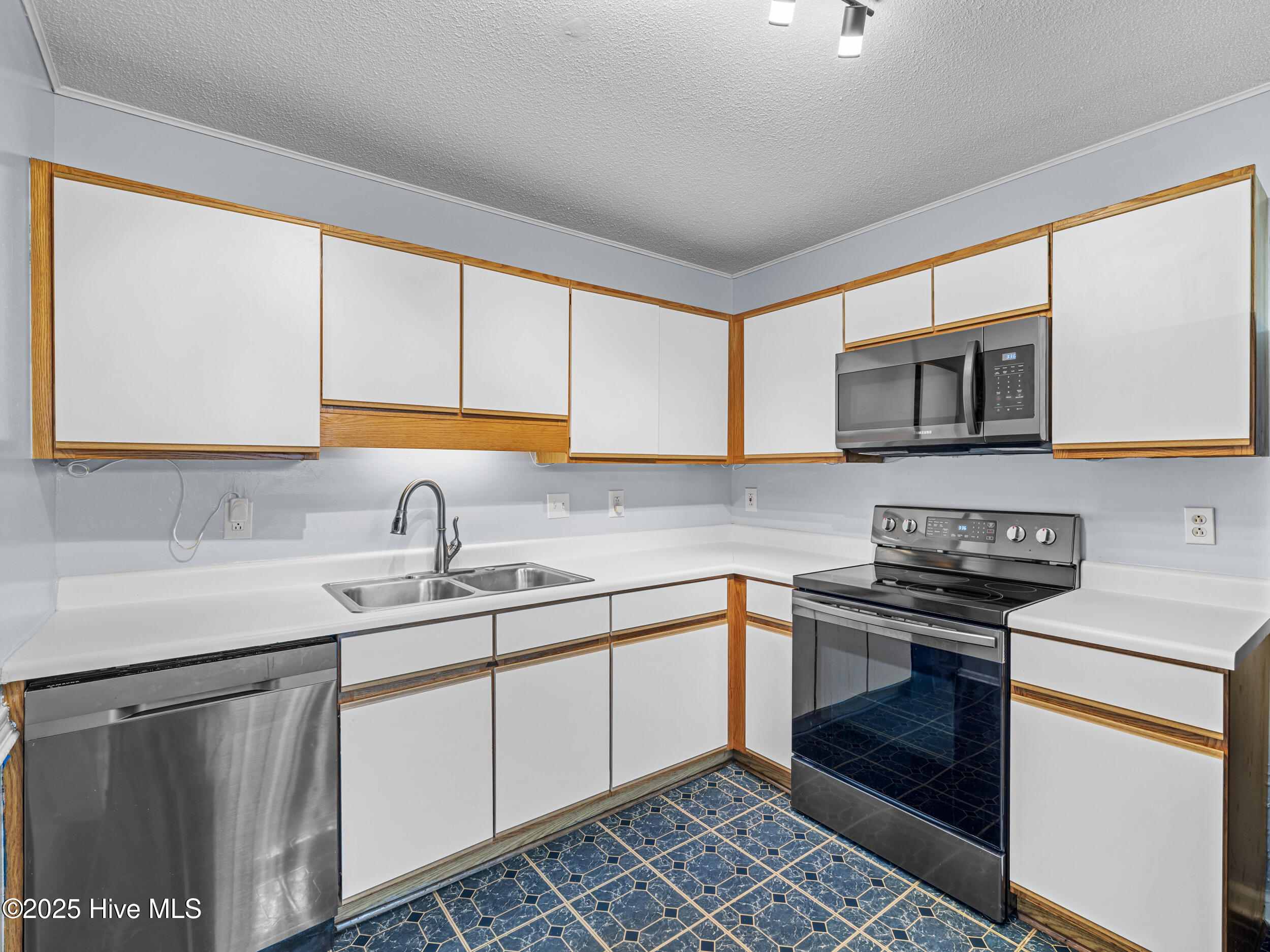 100543442 | Photo 11