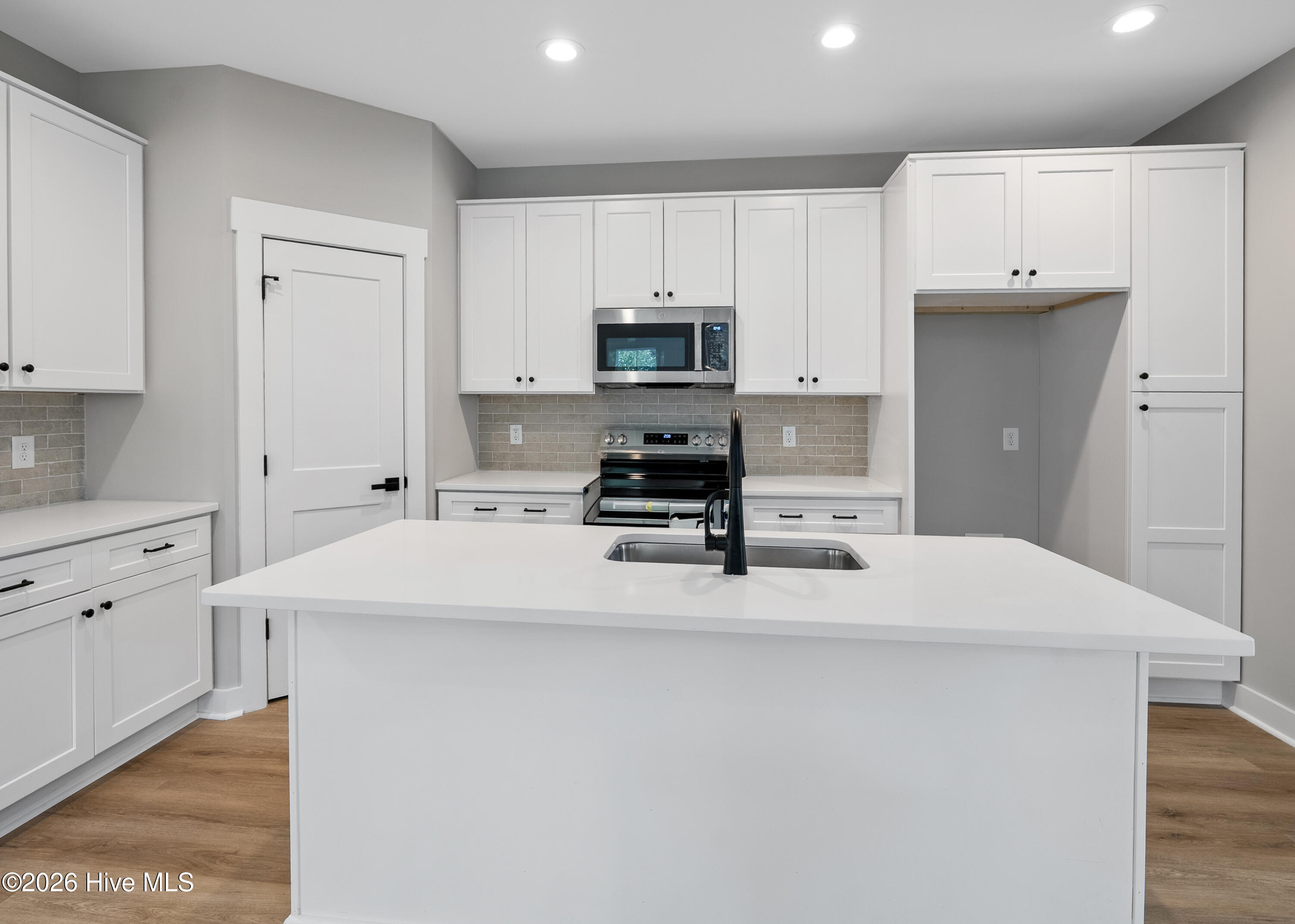 100557015 | Photo 24