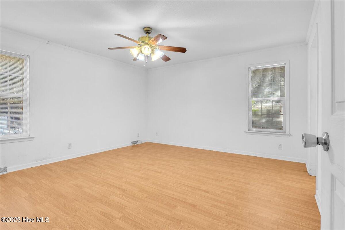 100543135 | Photo 18