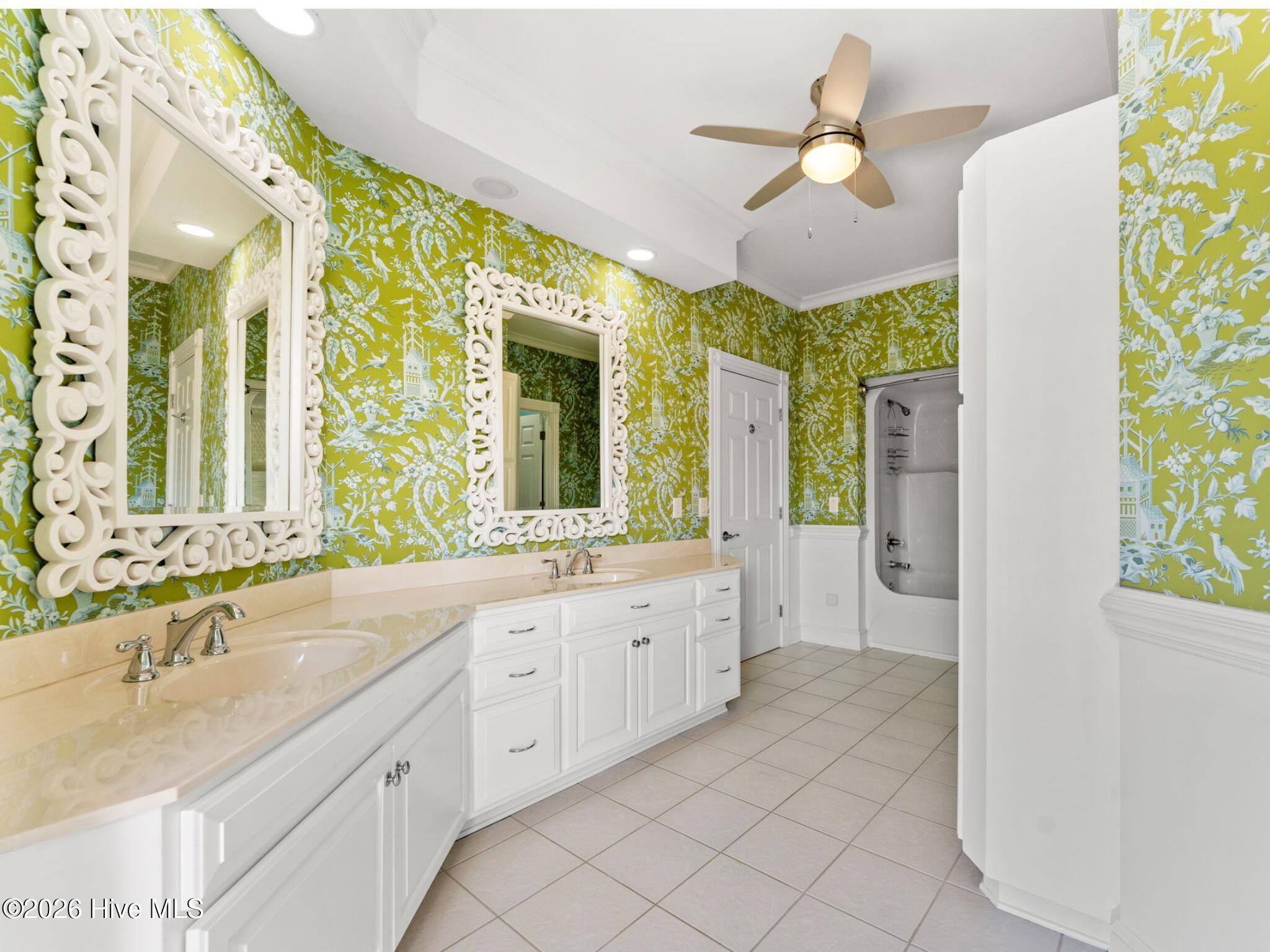 100568629 | Photo 45