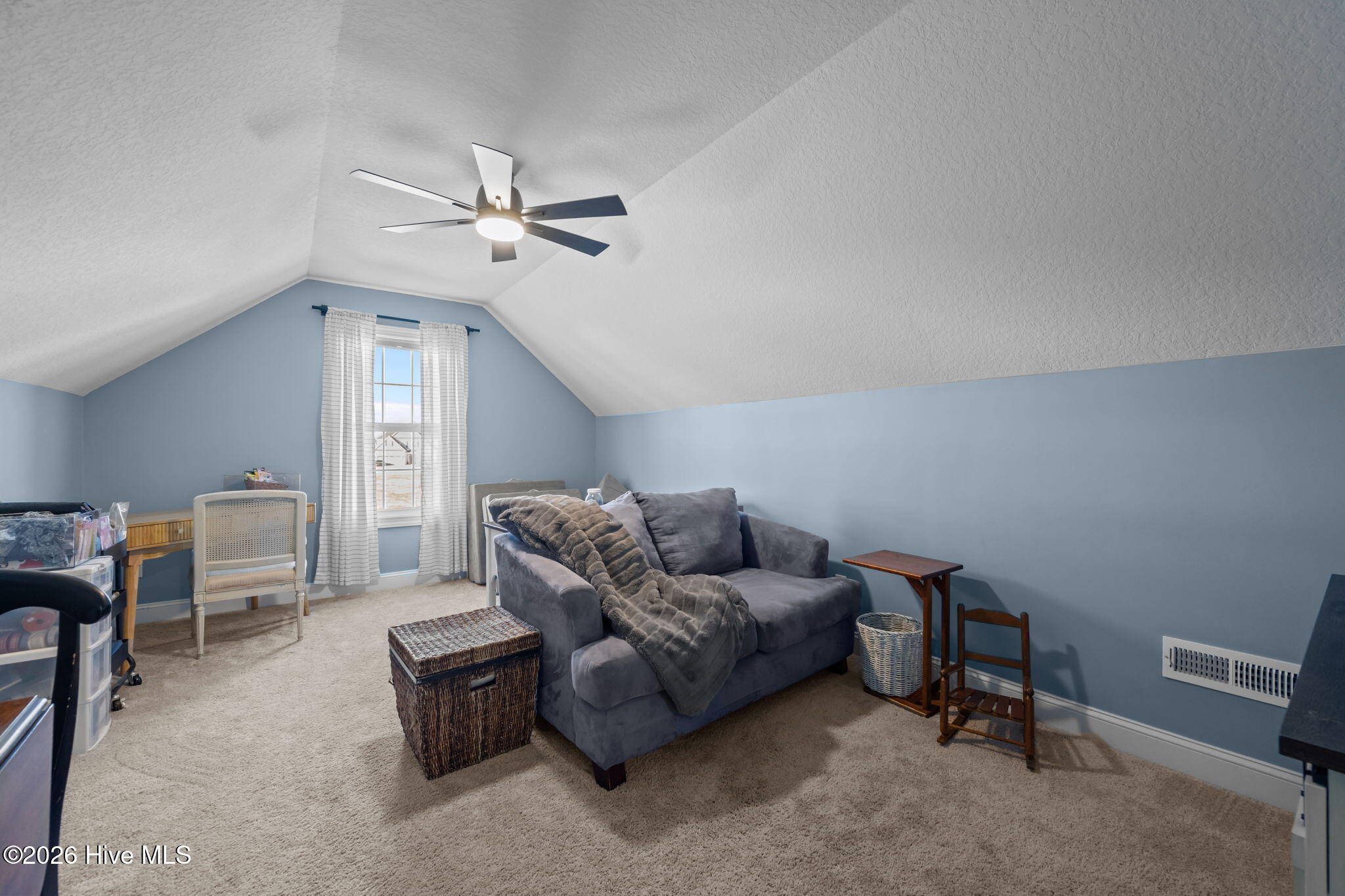 100553324 | Photo 40