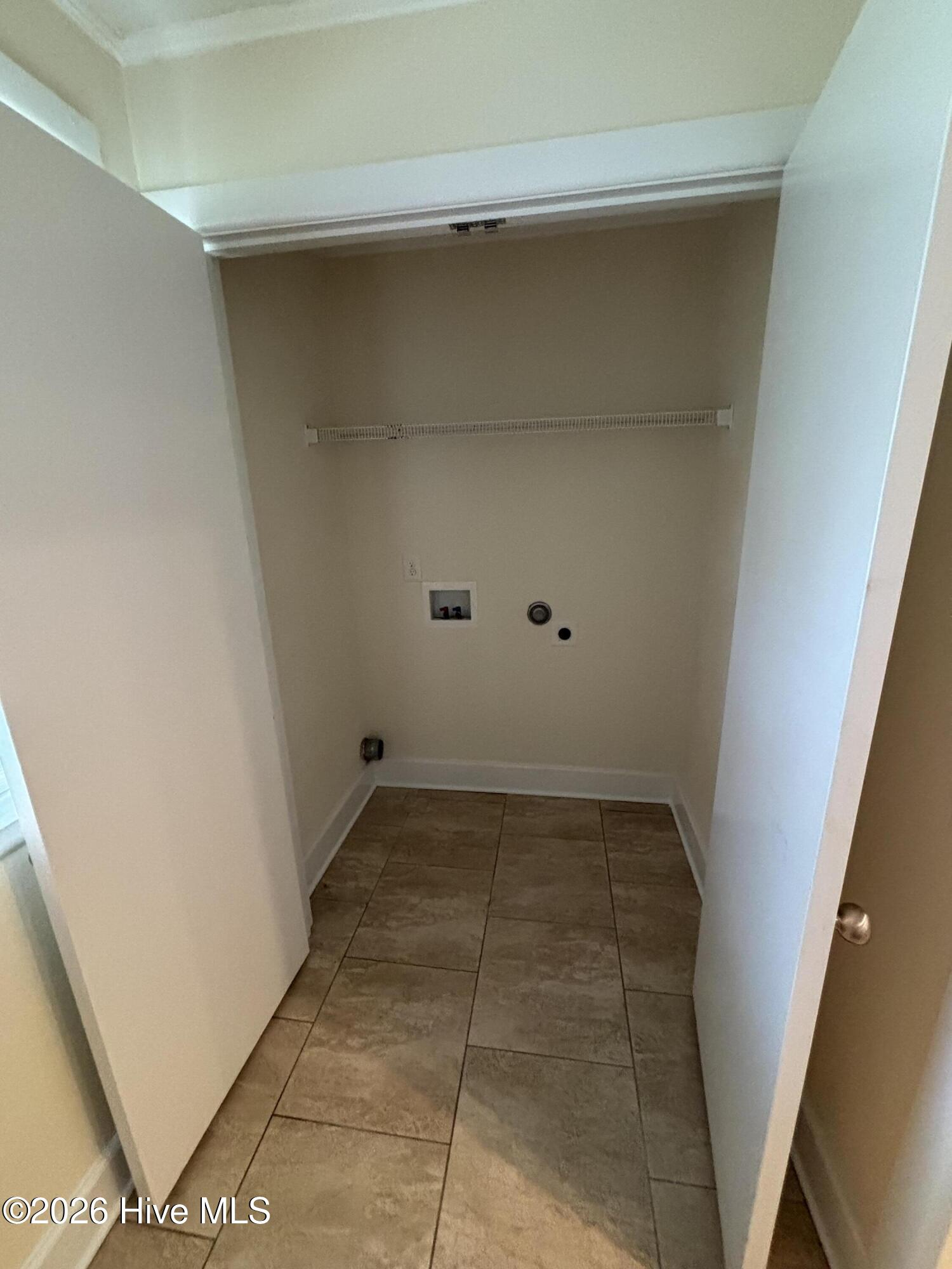 100561004 | Photo 15