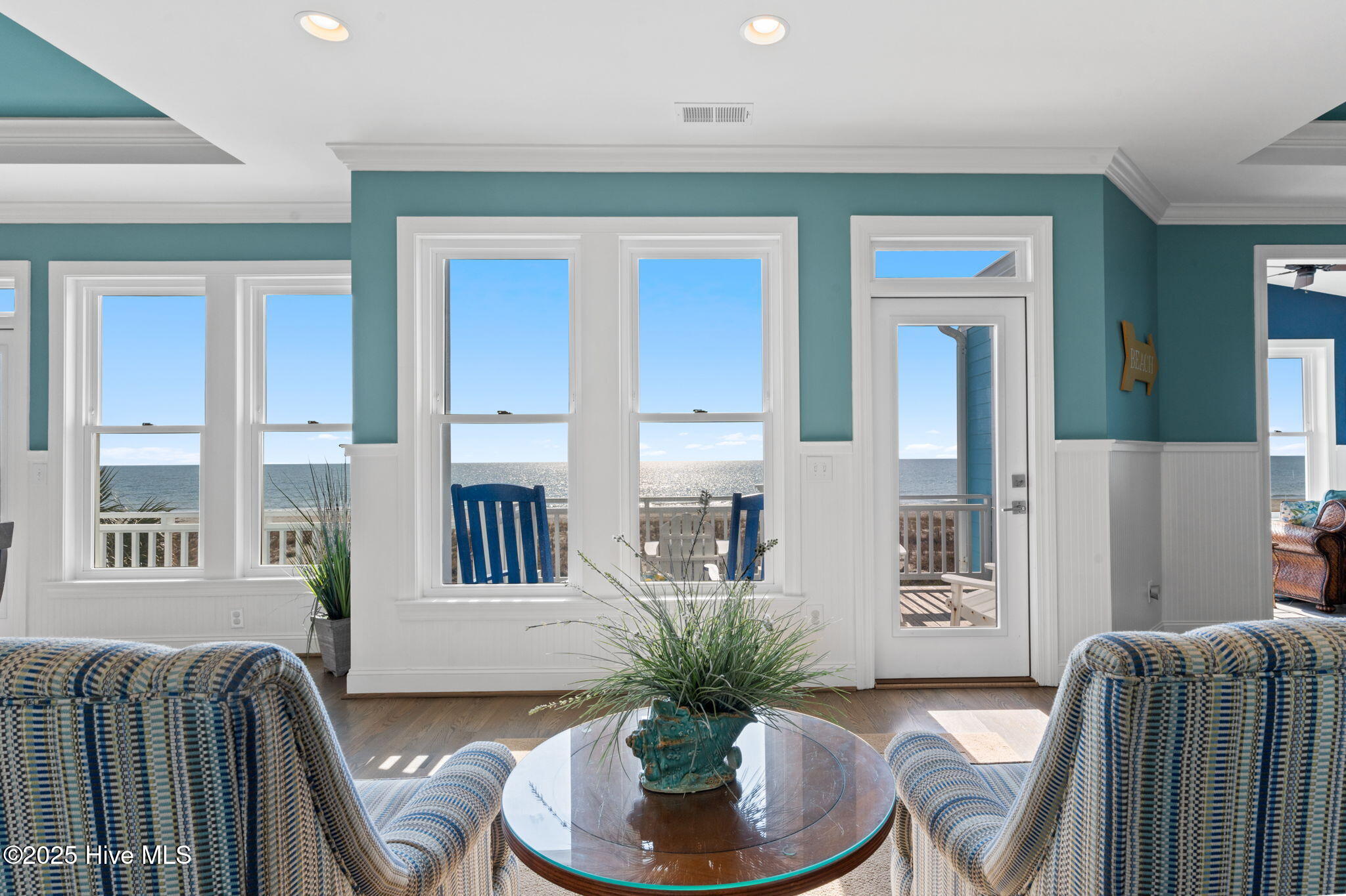 100542576 | Photo 12