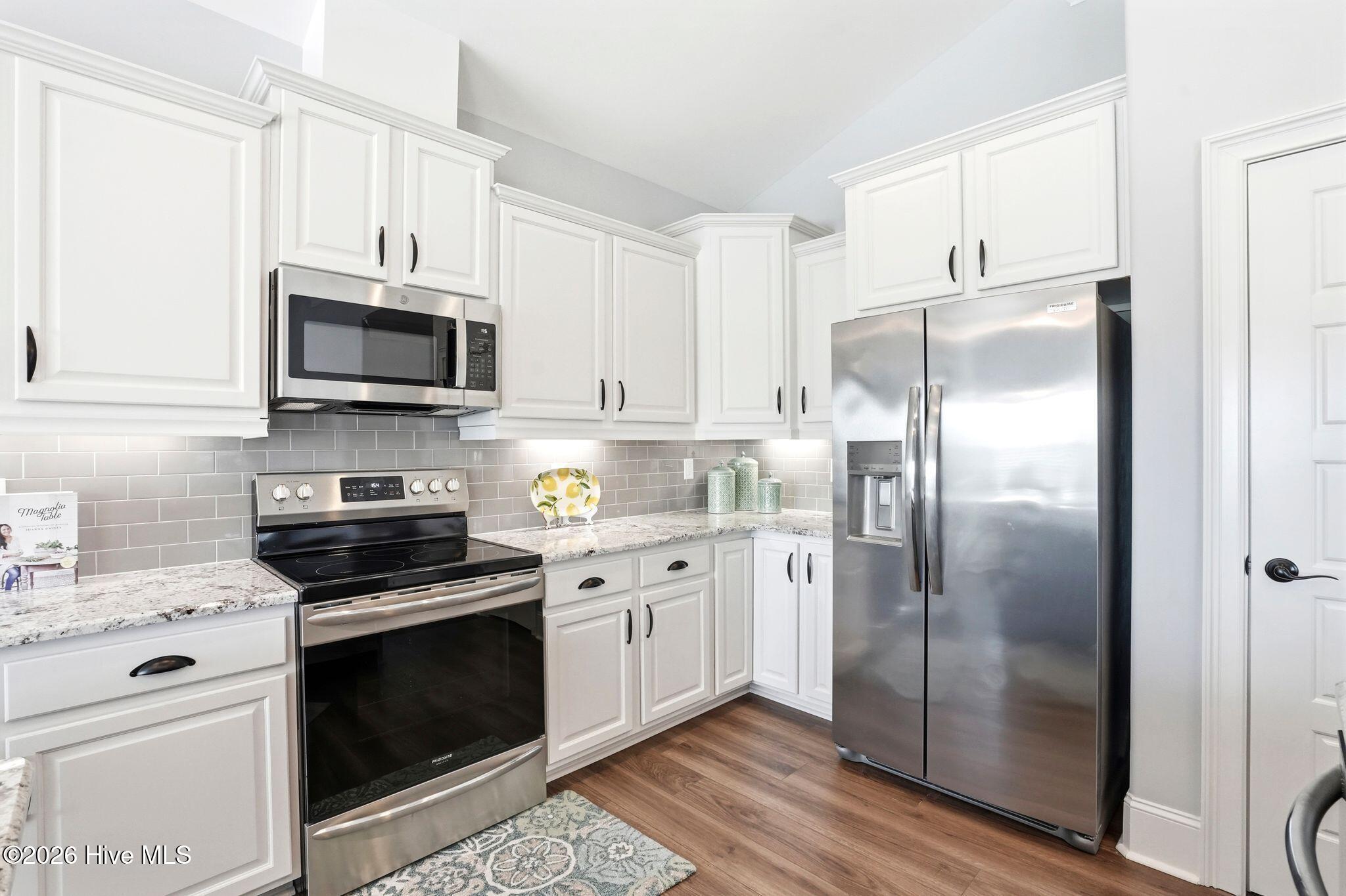 100563087 | Photo 15