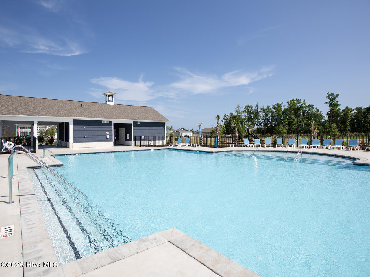 100488135 | Photo 37