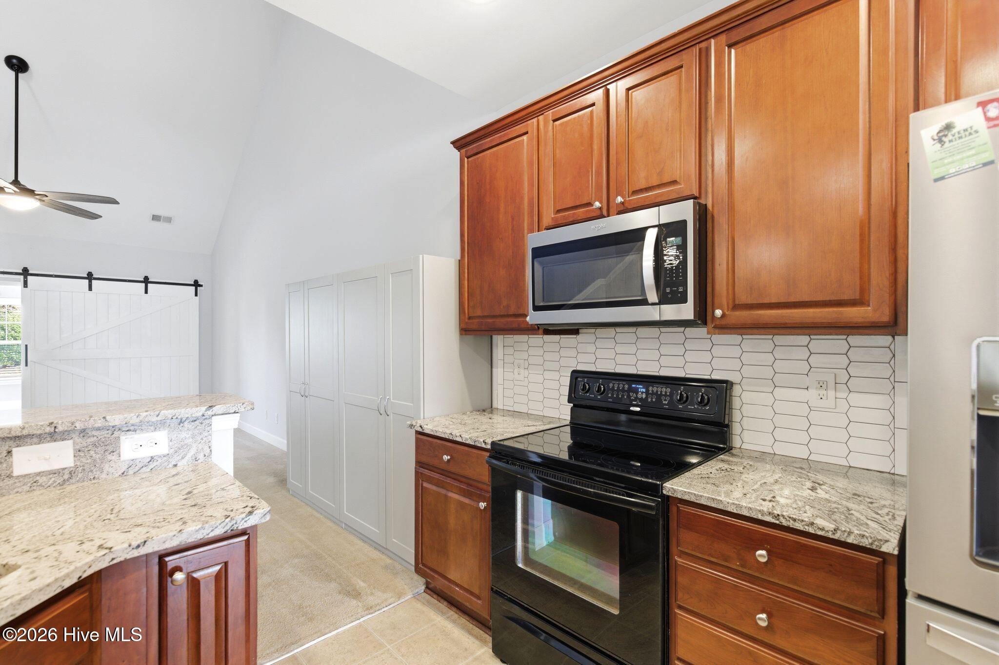 100564398 | Photo 11