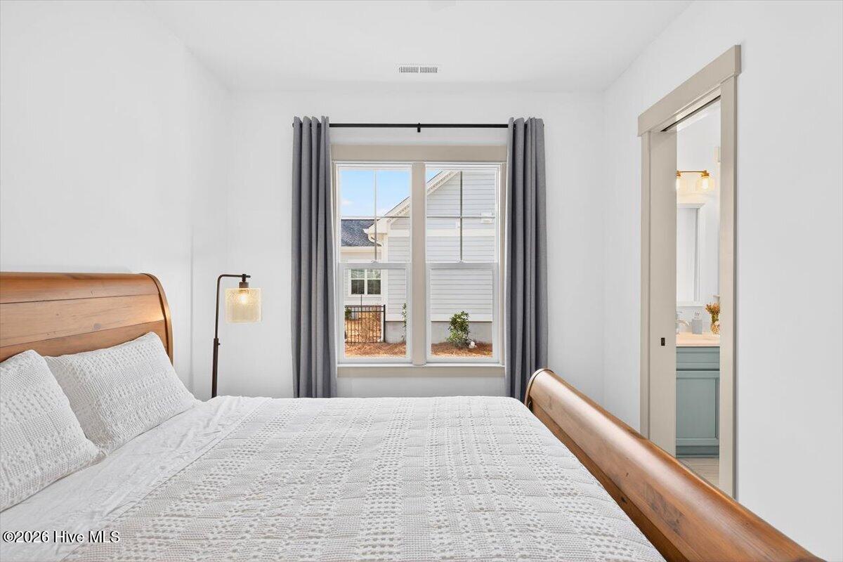 100549175 | Photo 23