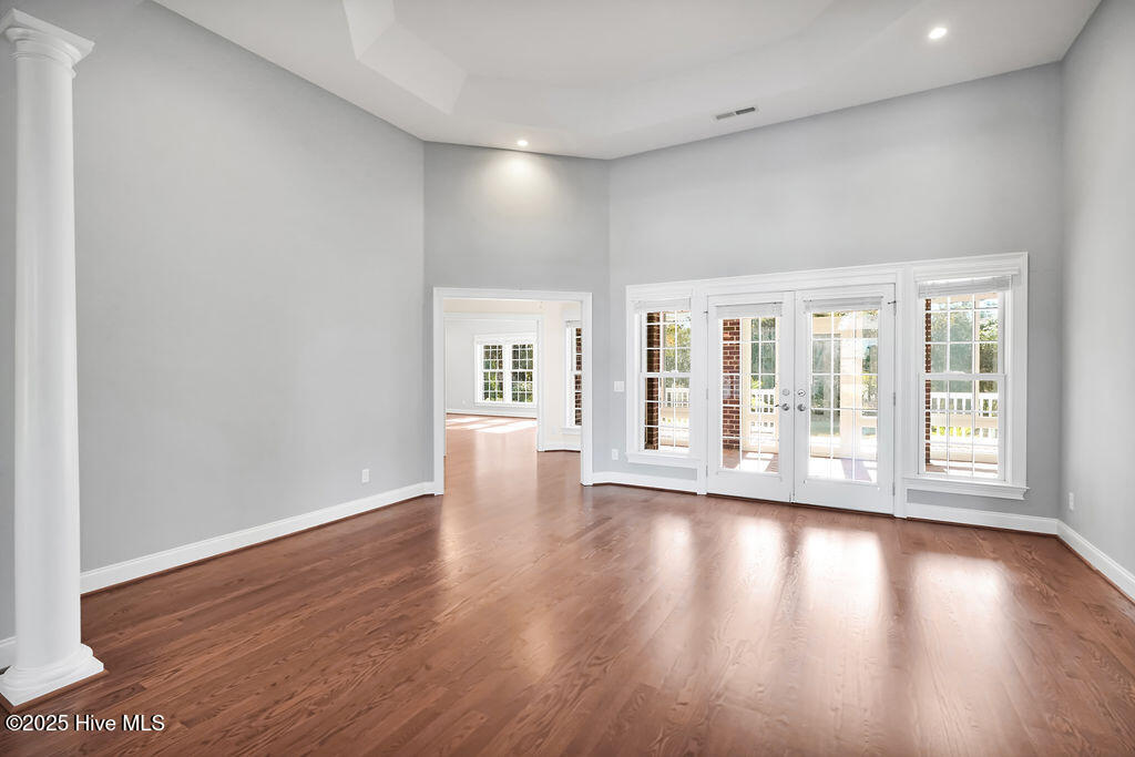 100540084 | Photo 33