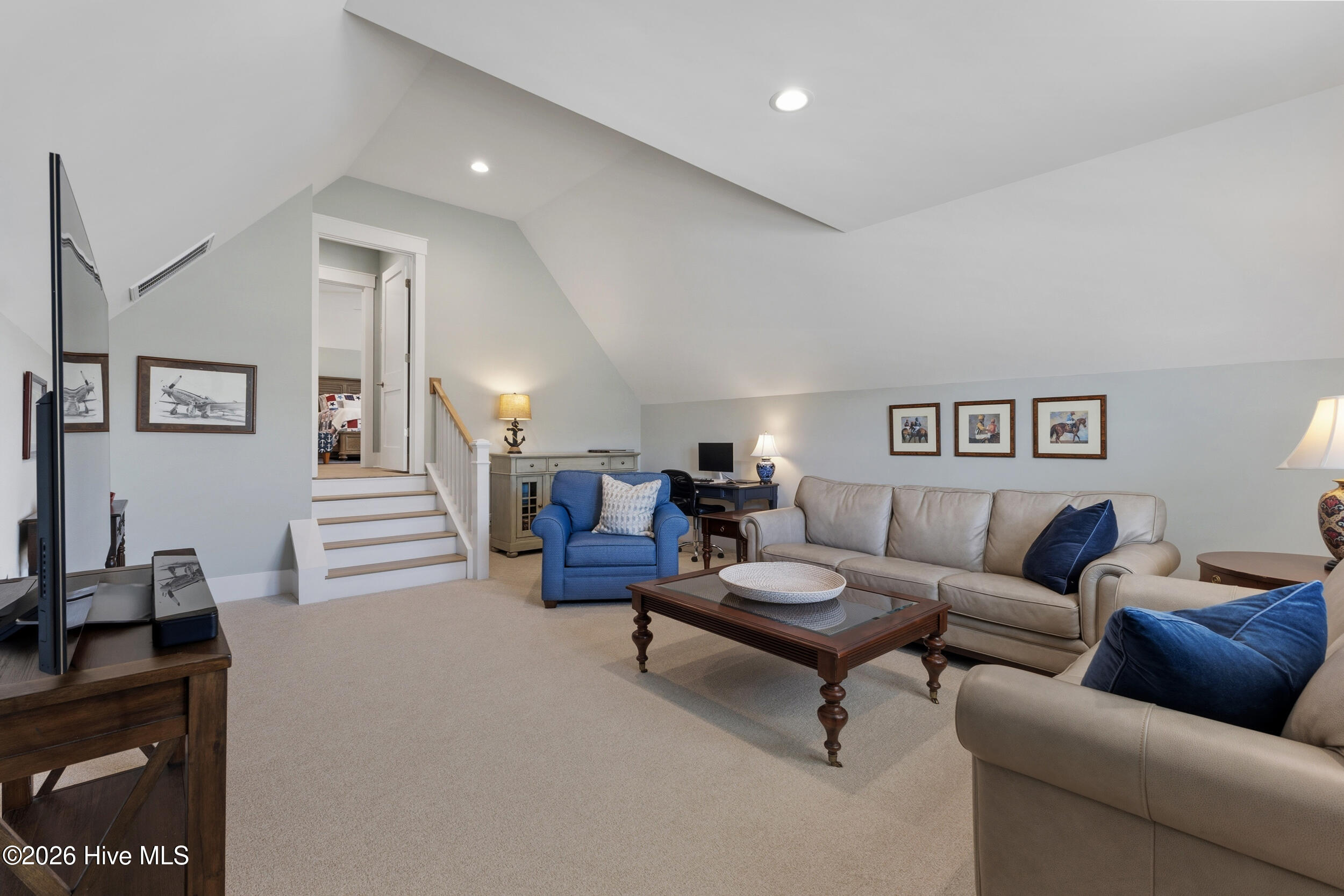 100558657 | Photo 51