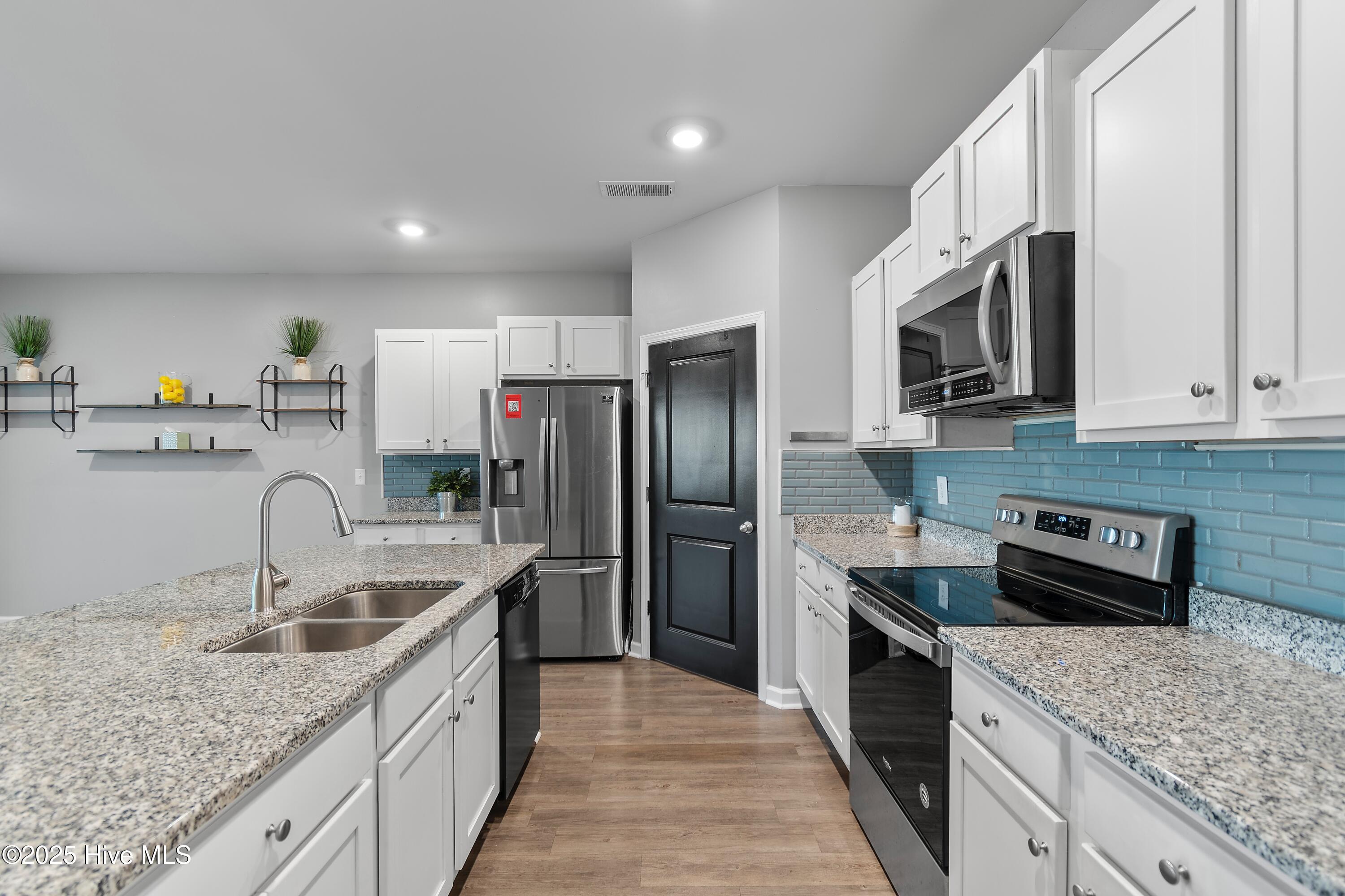 100537510 | Photo 18