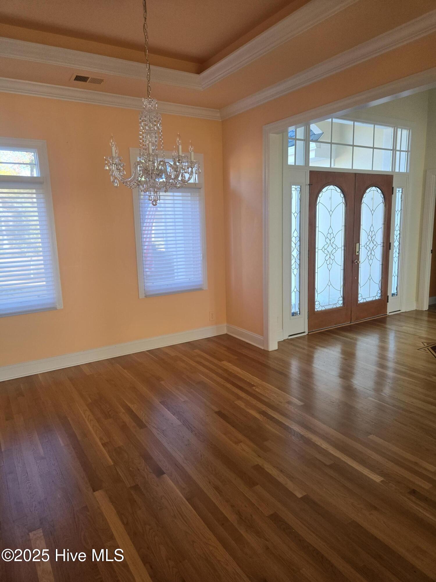 100545211 | Photo 23