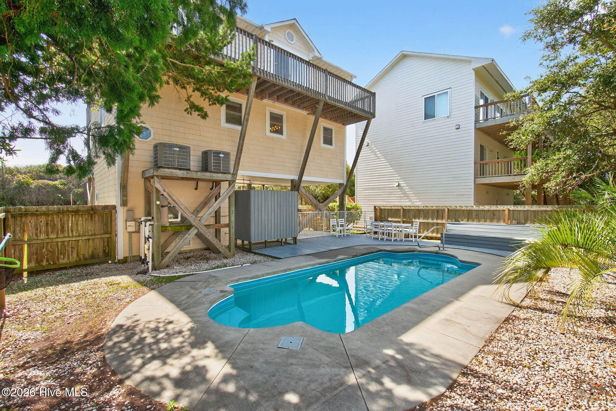 100564791 | Photo 25