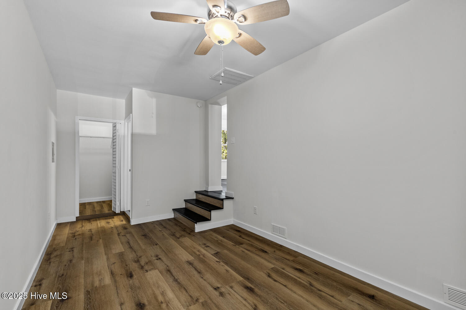 100533328 | Photo 17