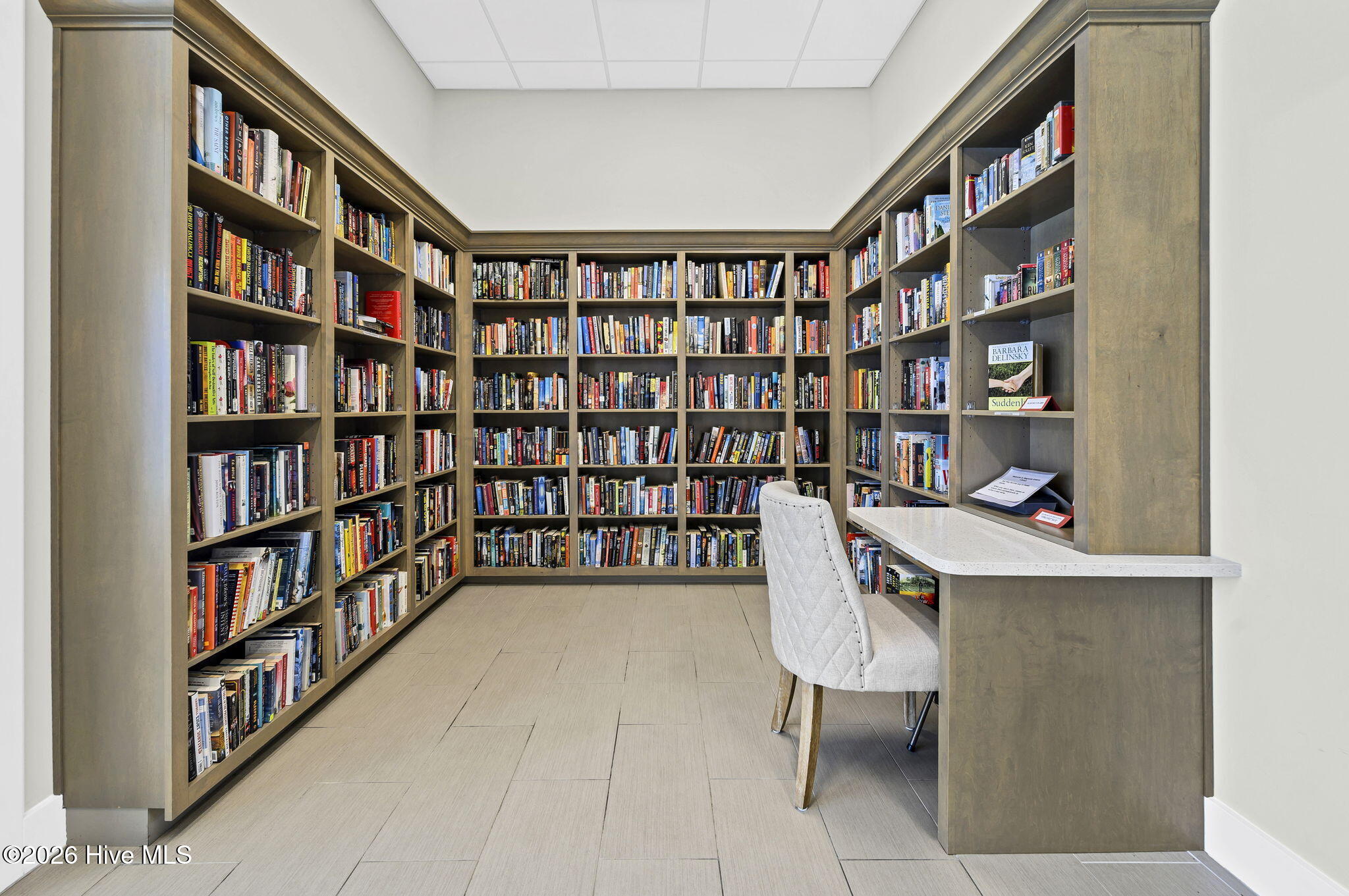 100557033 | Photo 53