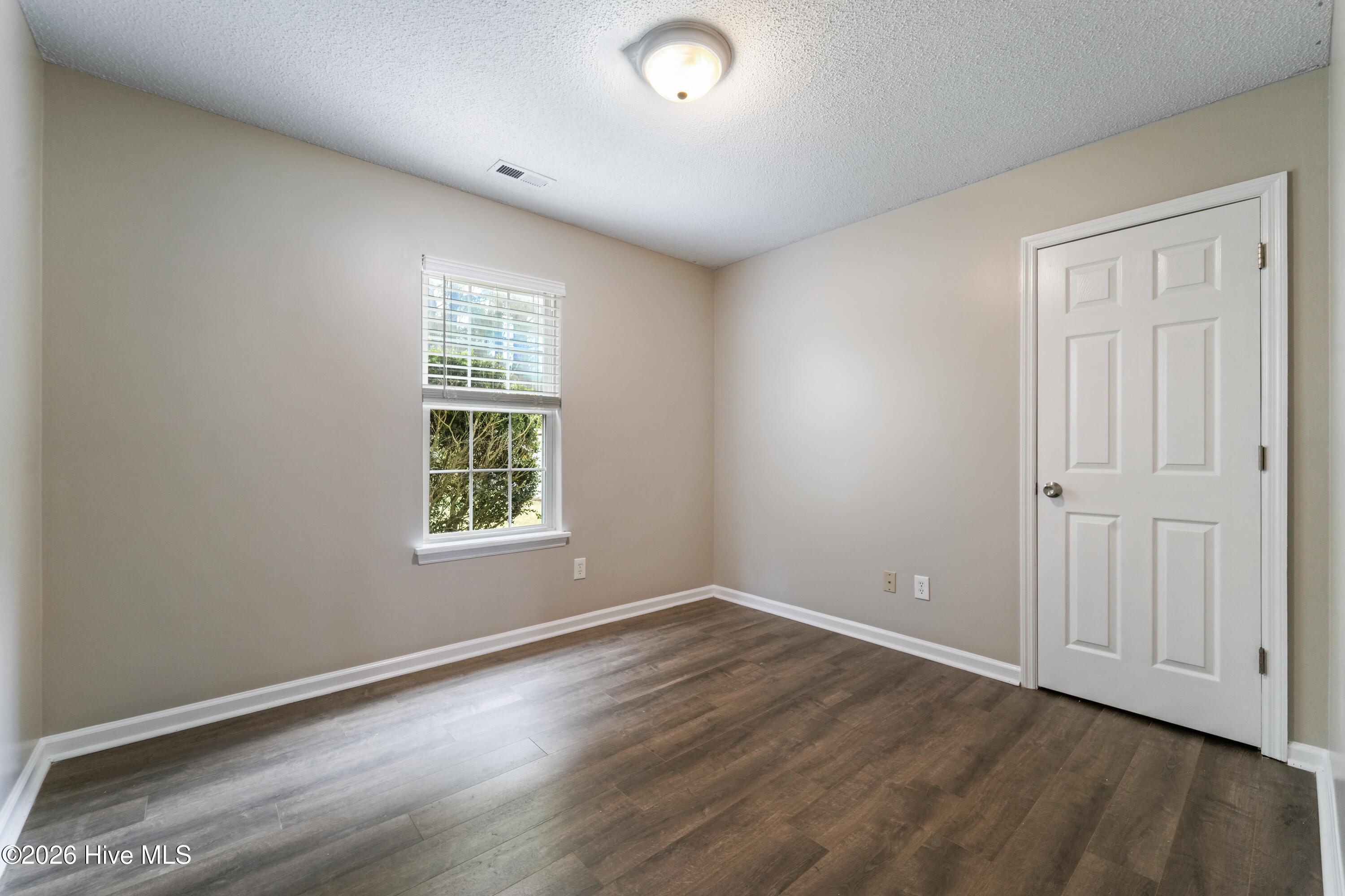 100561681 | Photo 27