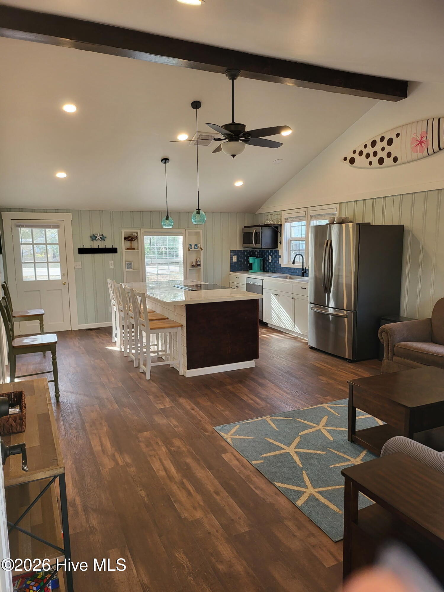 100553735 | Photo 11