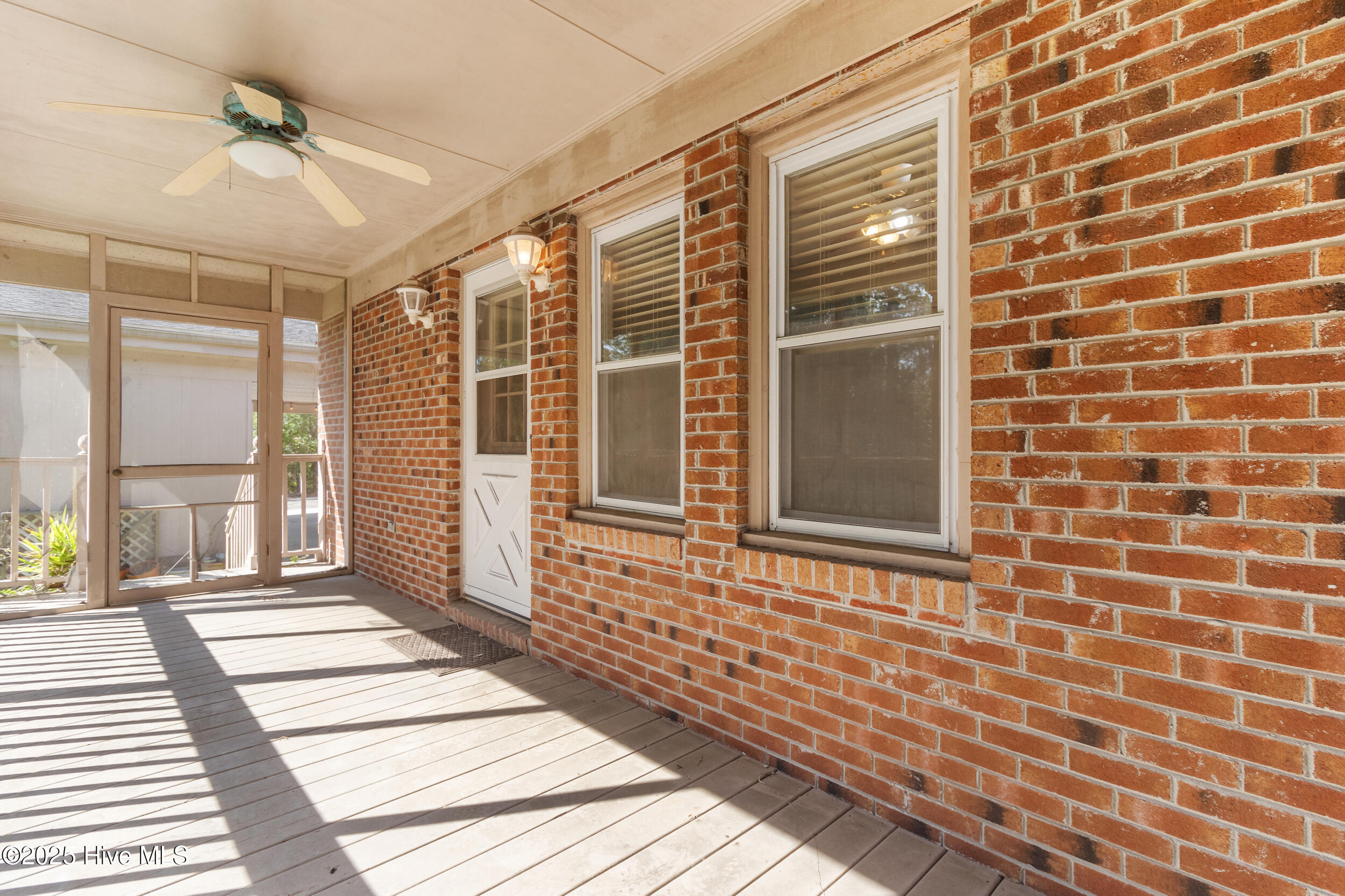 100535296 | Photo 29