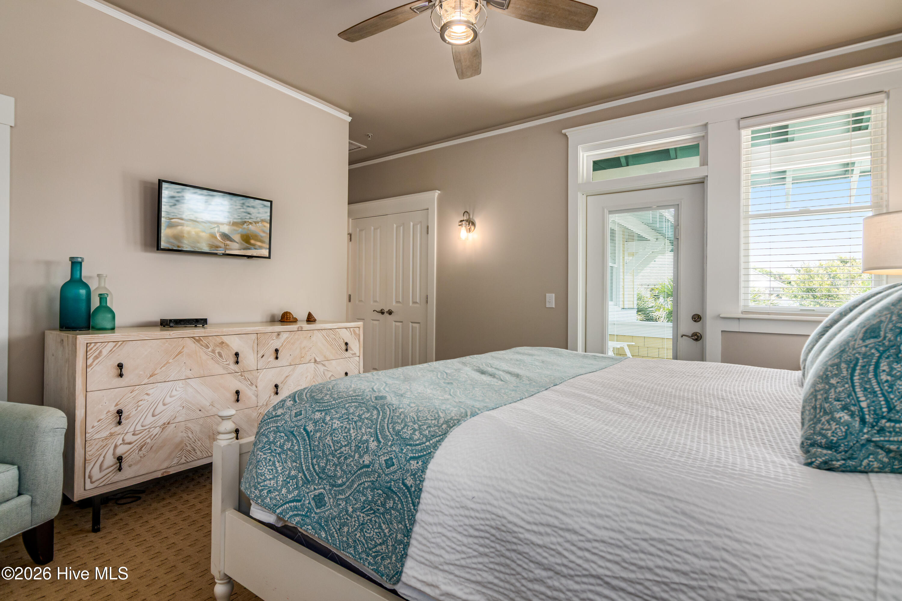 100565822 | Photo 38