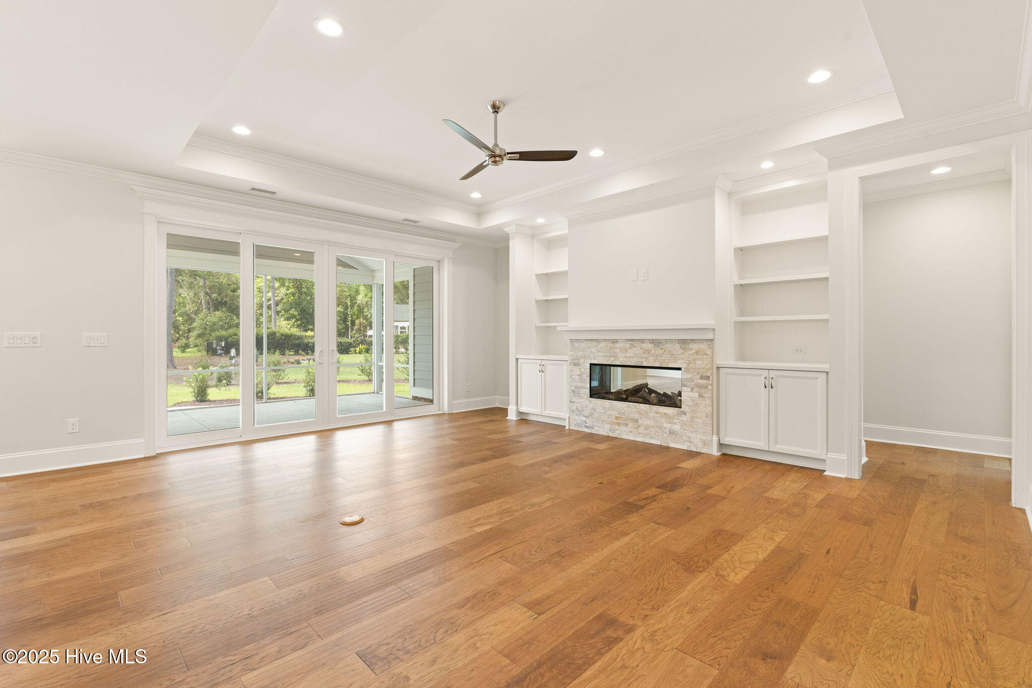 100530000 | Photo 15