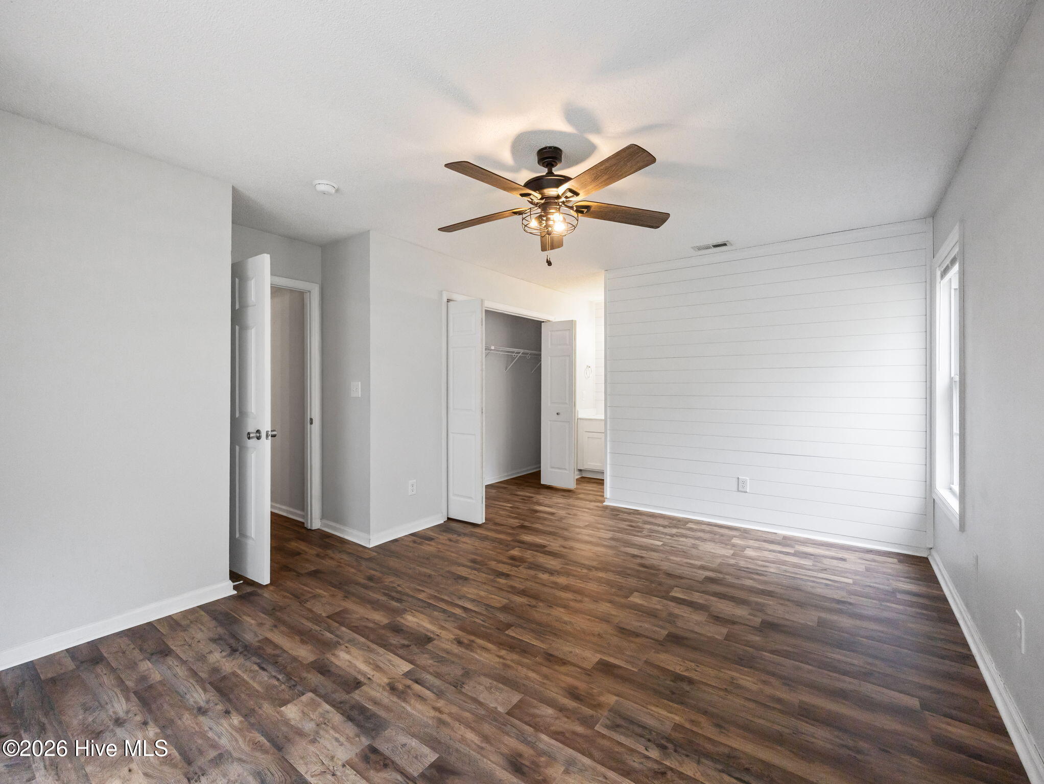 100565489 | Photo 28