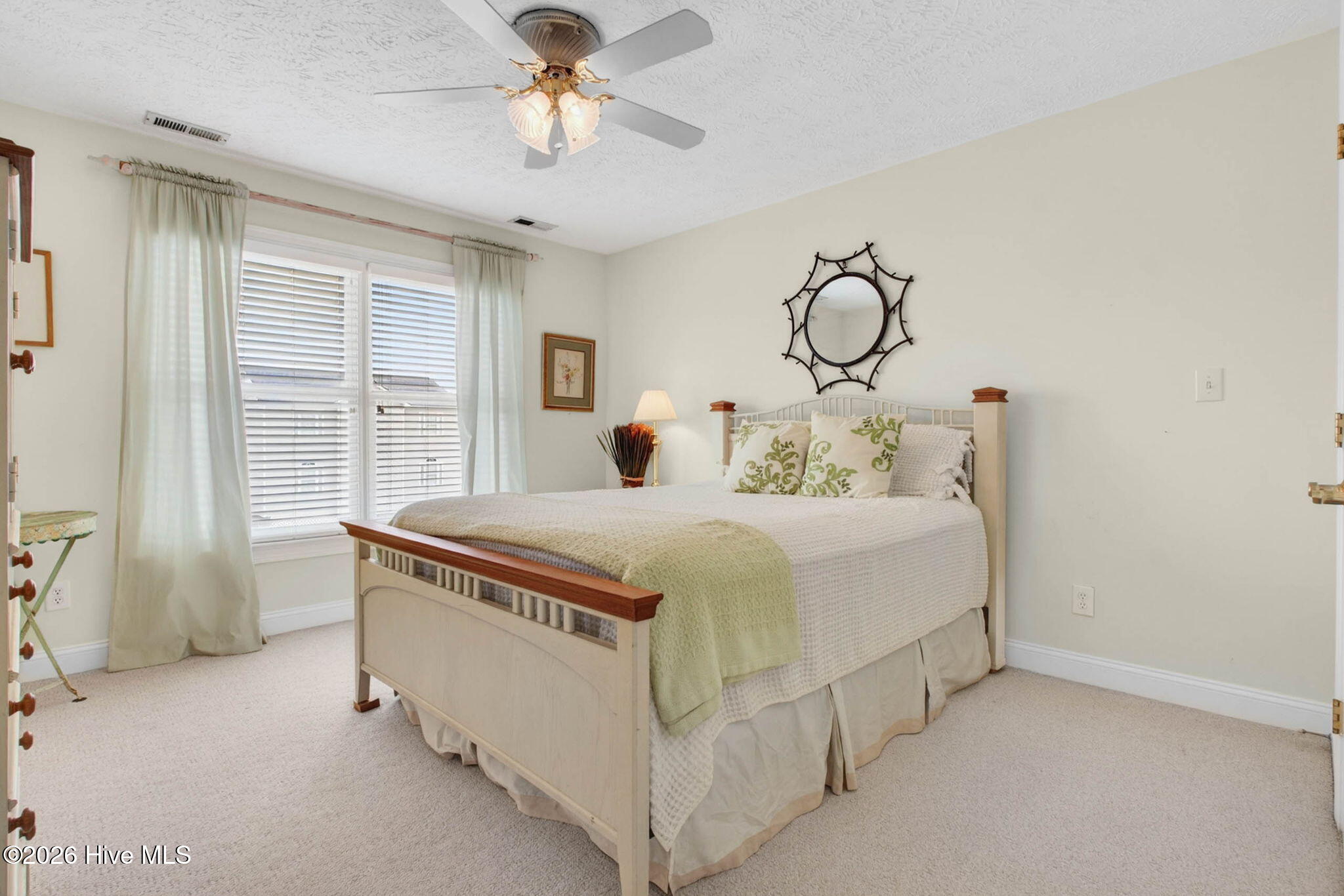 100570658 | Photo 44