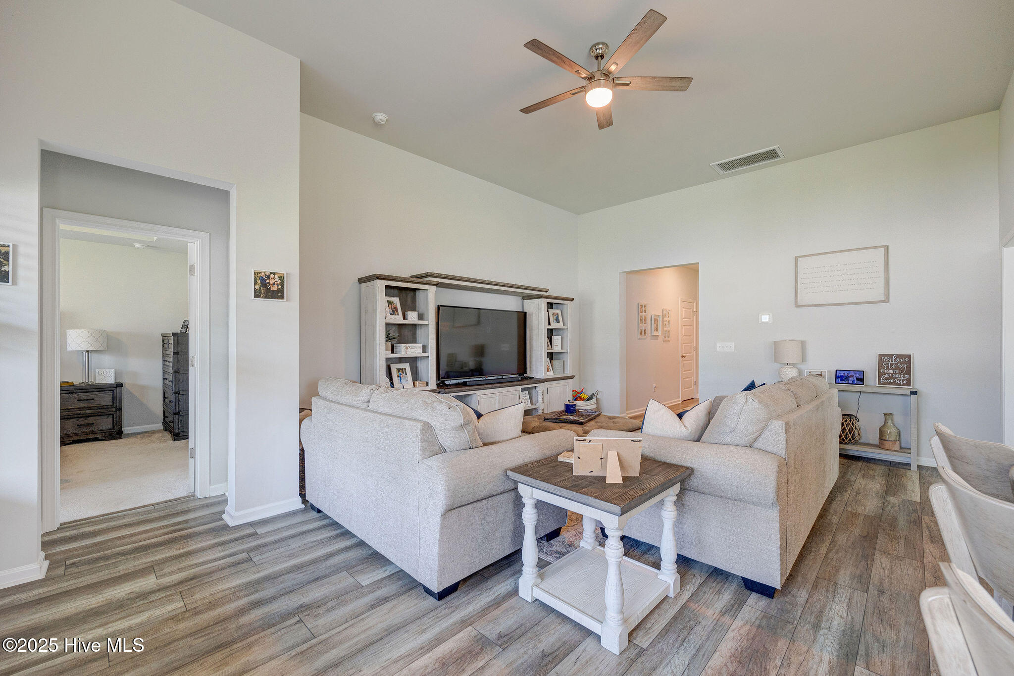 100506096 | Photo 11