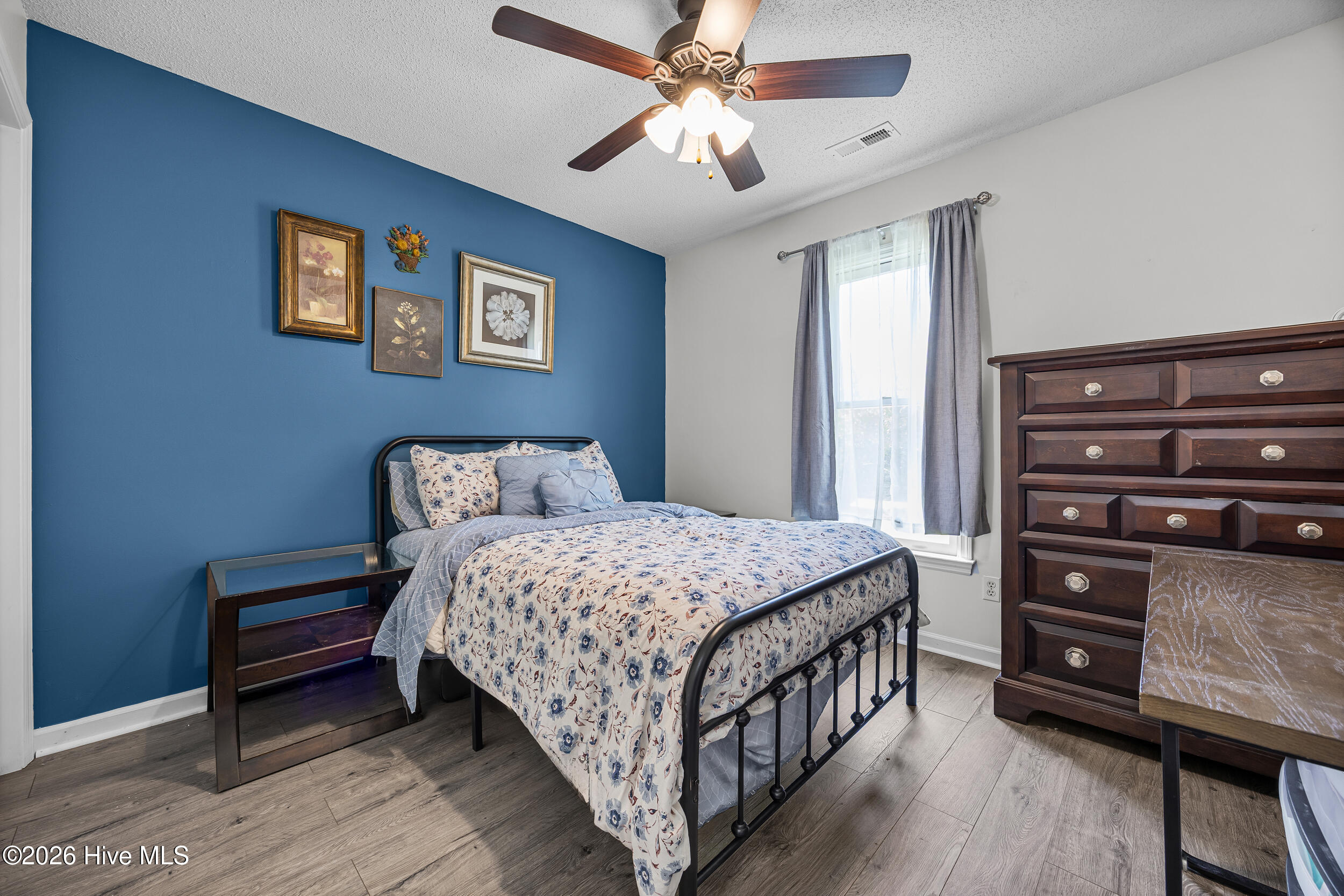 100566789 | Photo 10