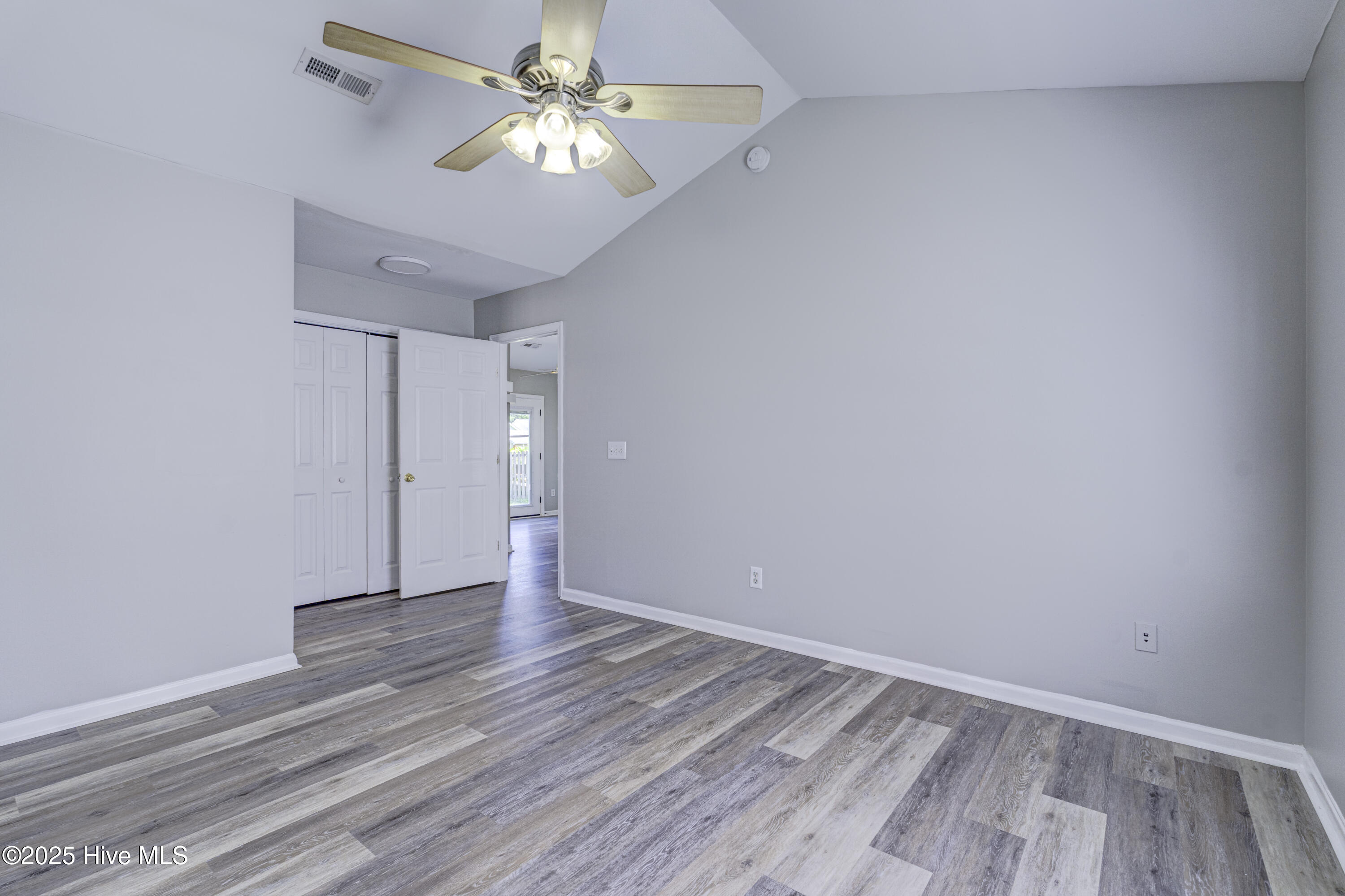 100531286 | Photo 32