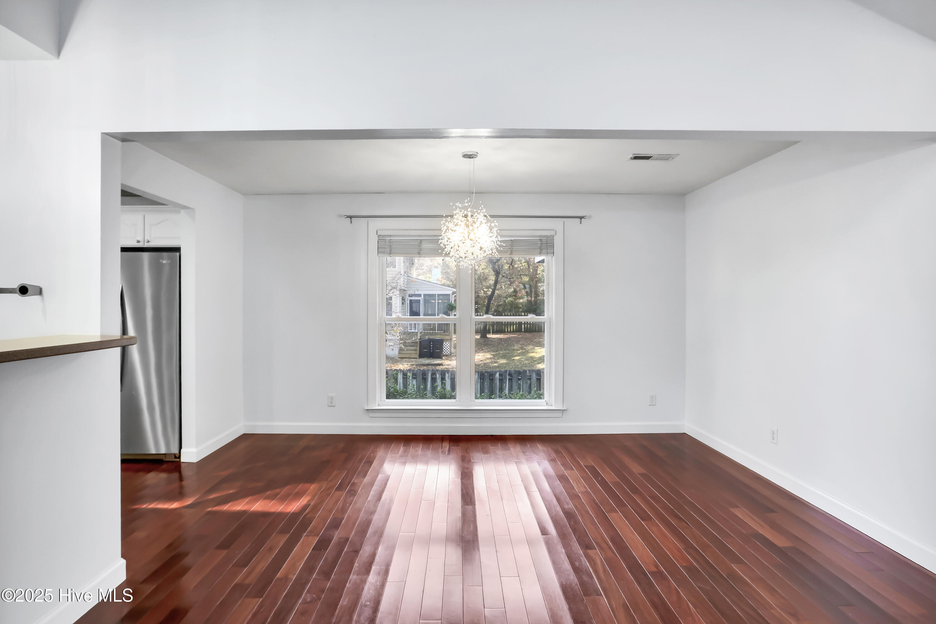 100543025 | Photo 15