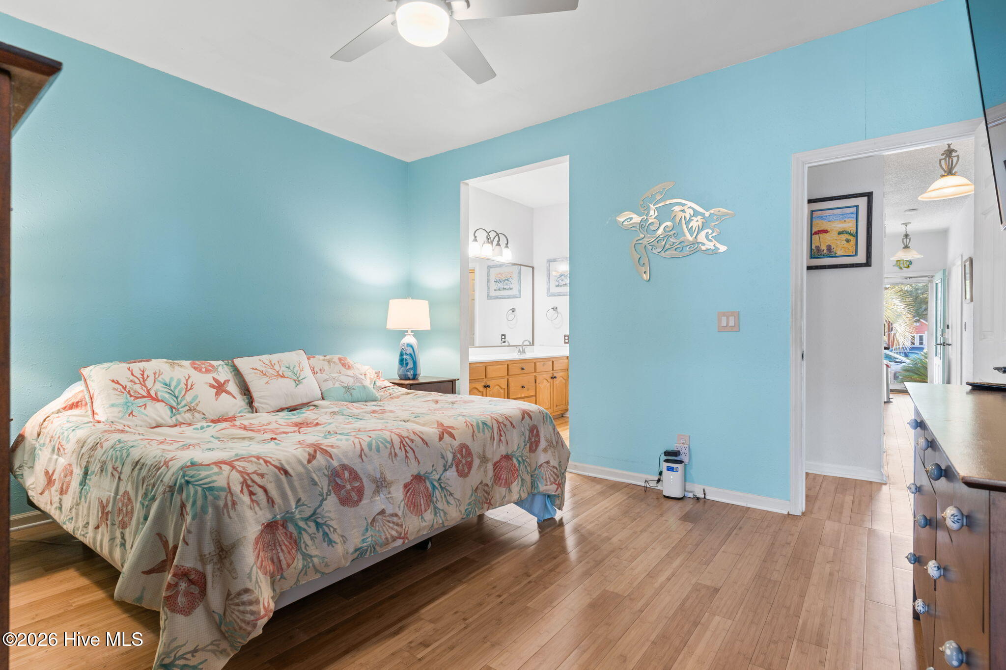 100548707 | Photo 26