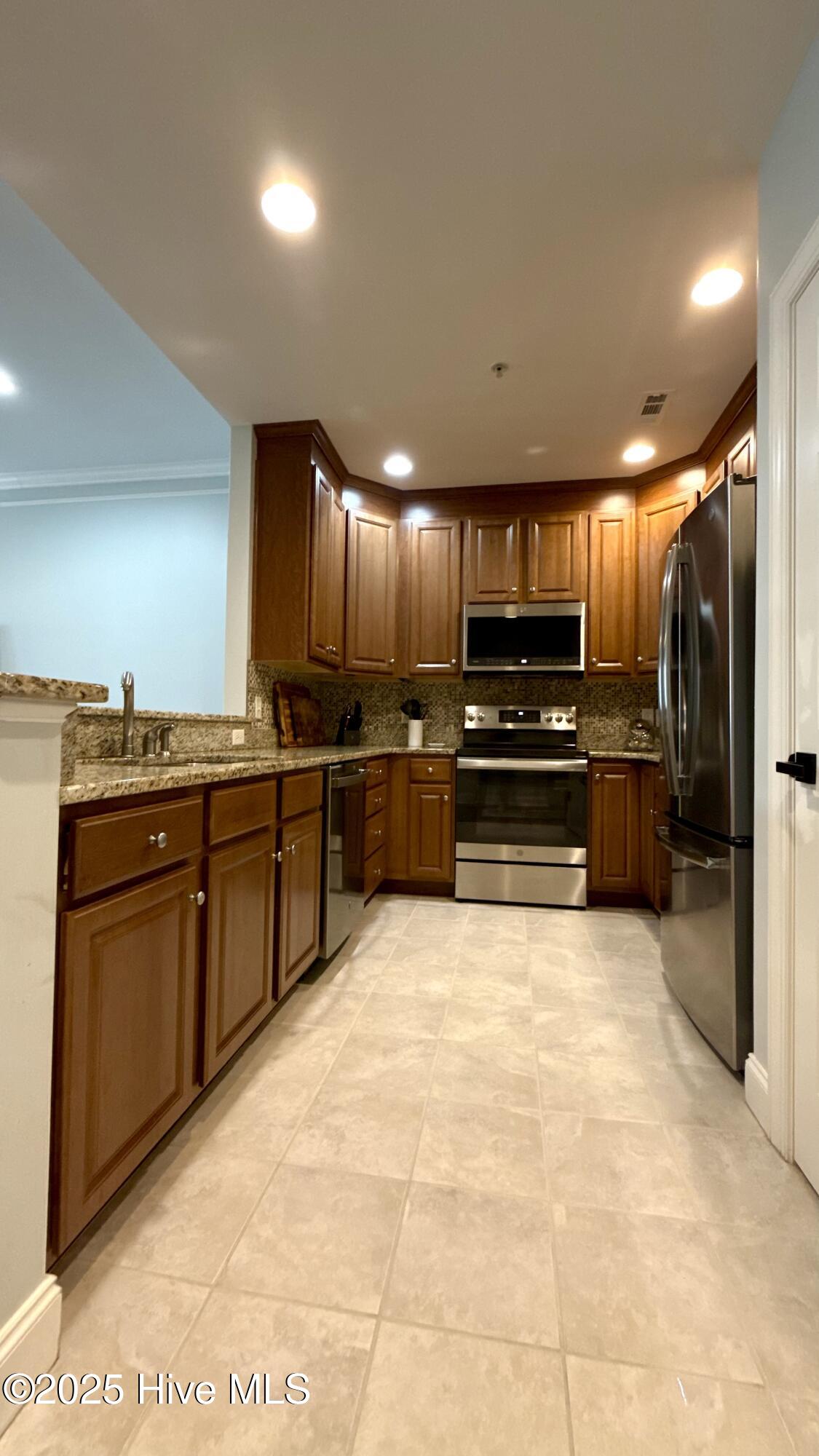 100542840 | Photo 13