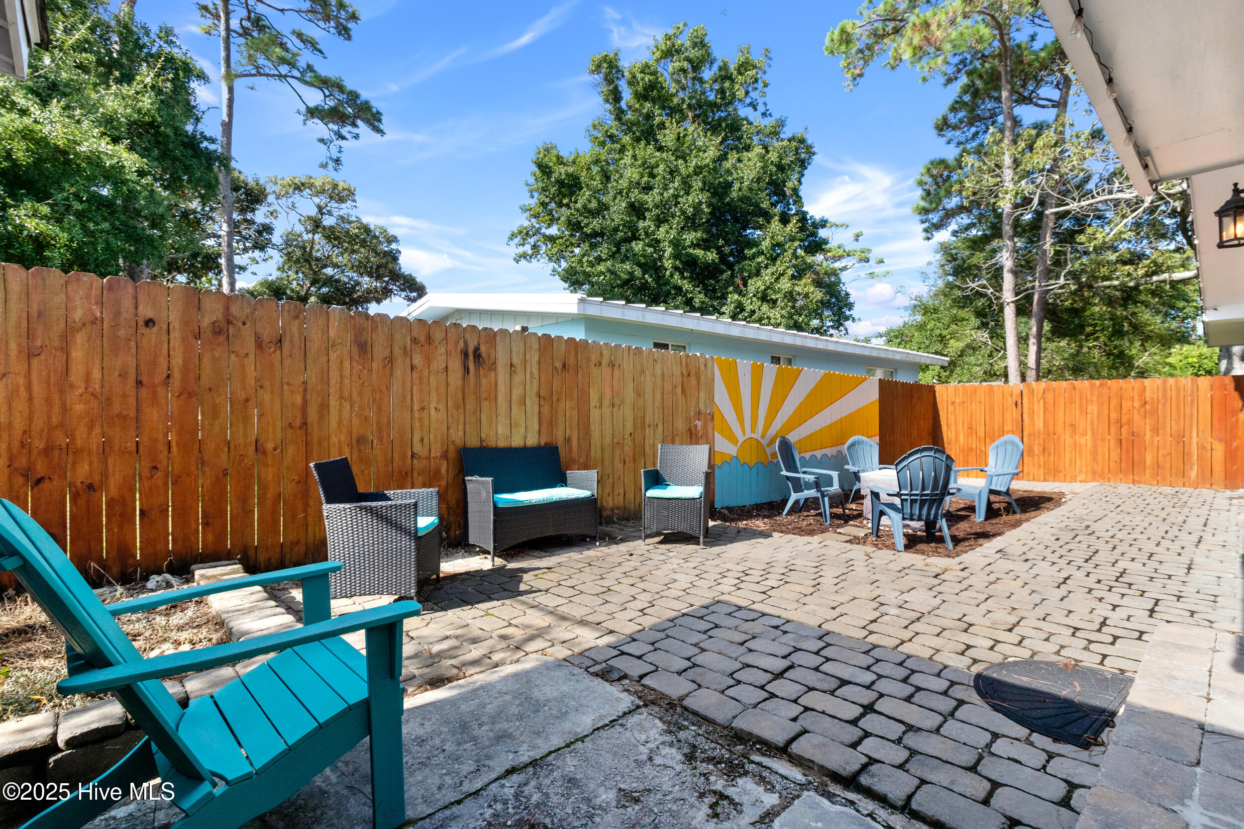 100526770 | Photo 32