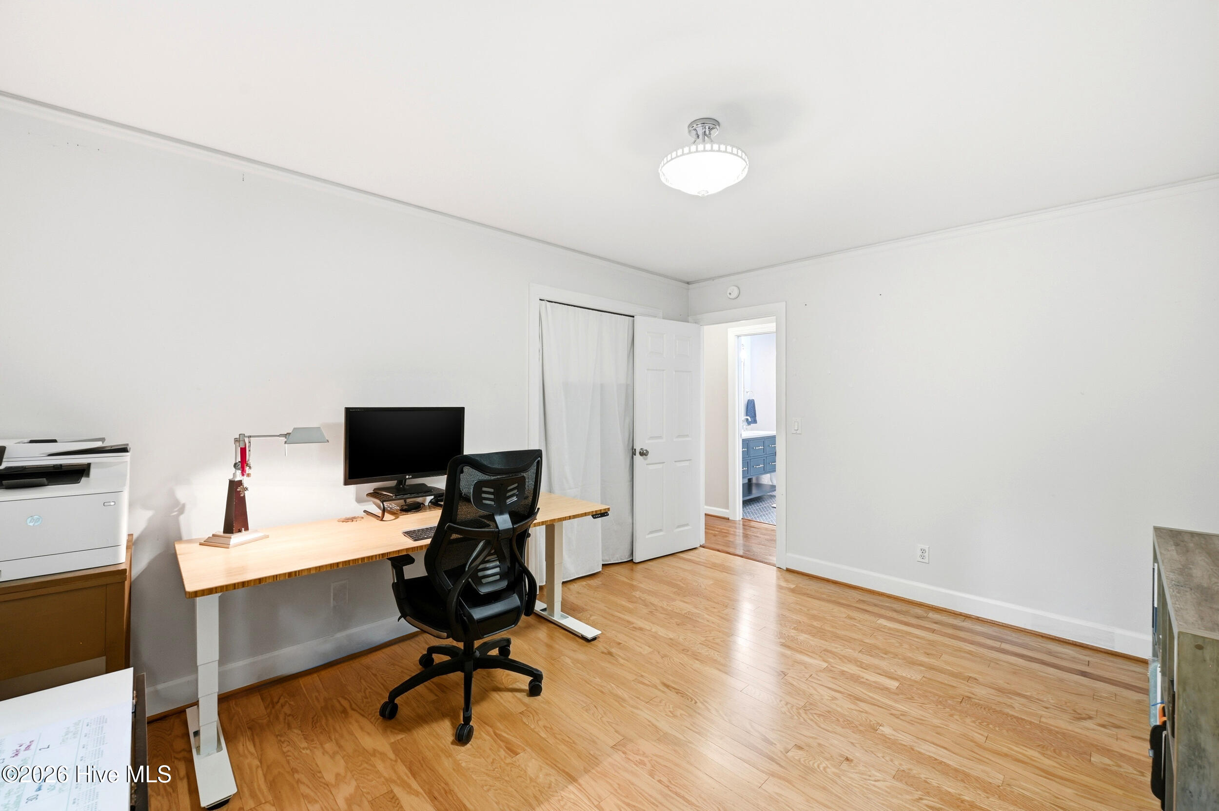 100570431 | Photo 35