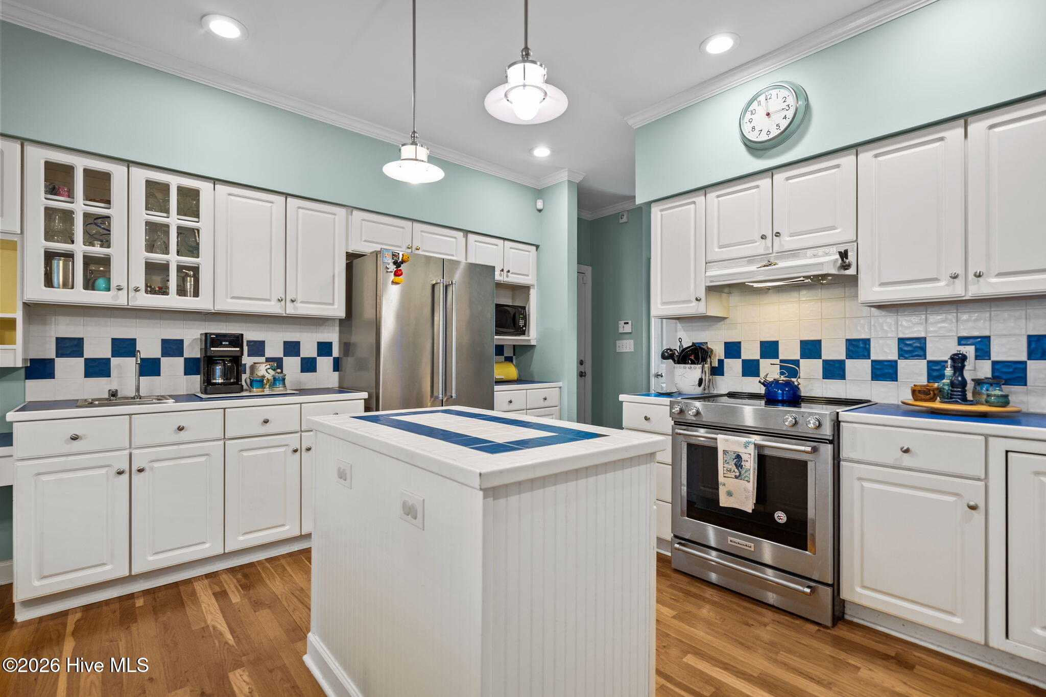 100564345 | Photo 24