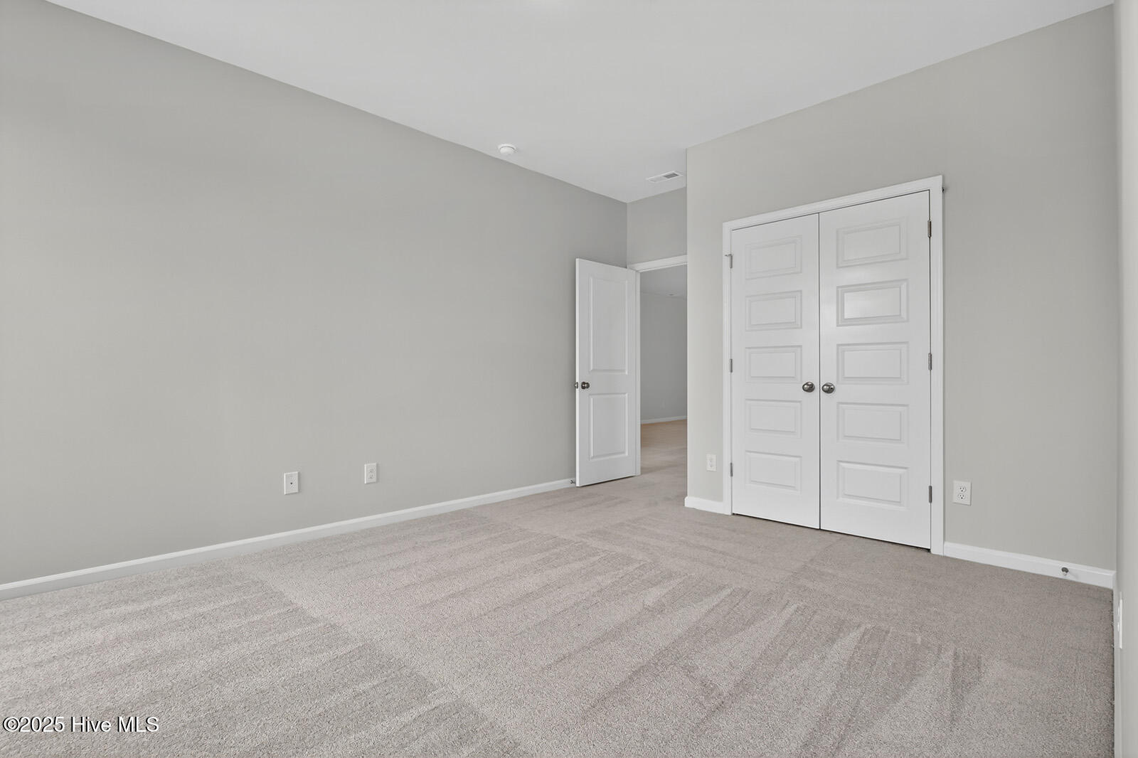 100563403 | Photo 25