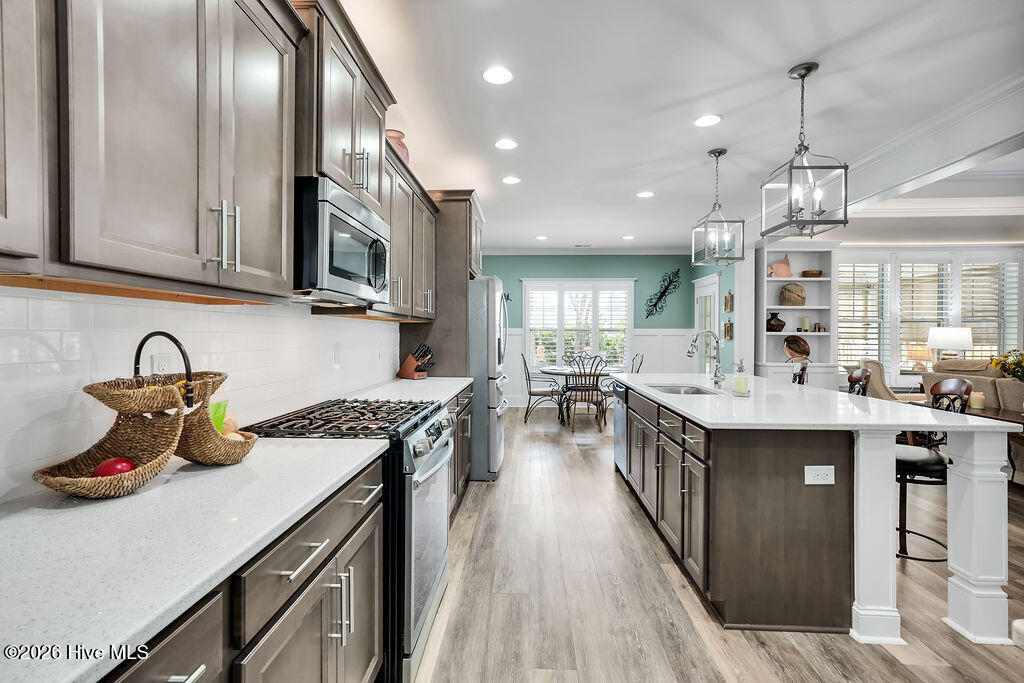 100561587 | Photo 11