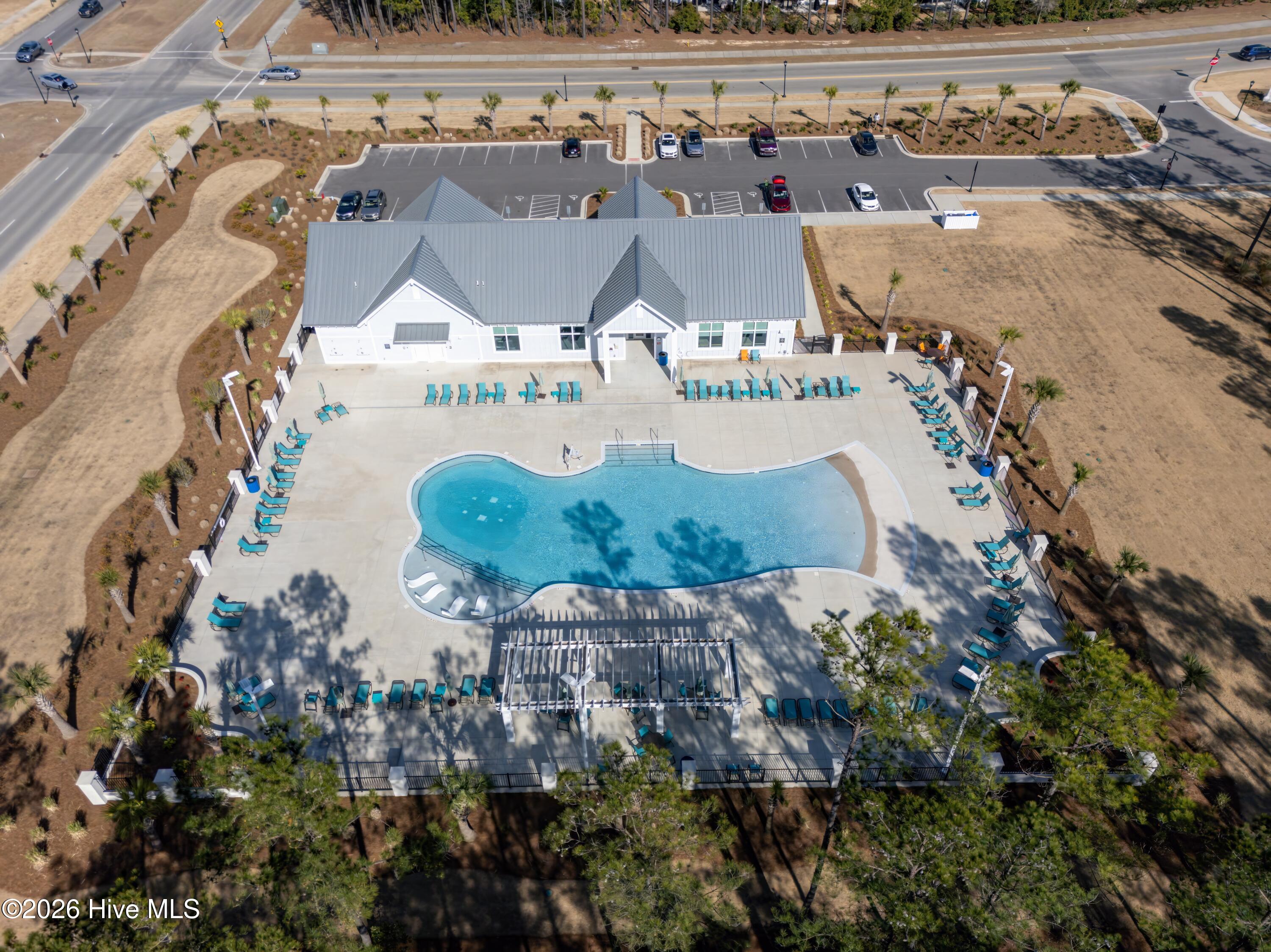 100564310 | Photo 76