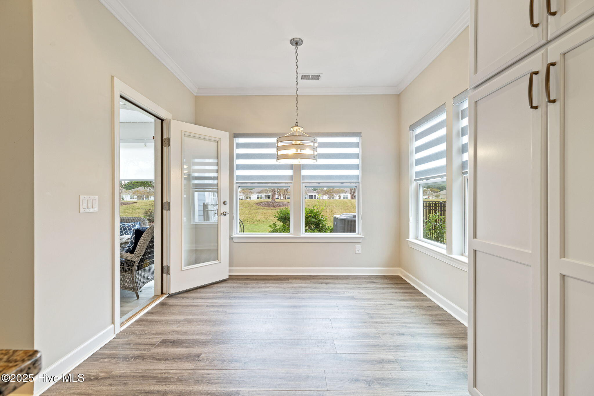 100534231 | Photo 23