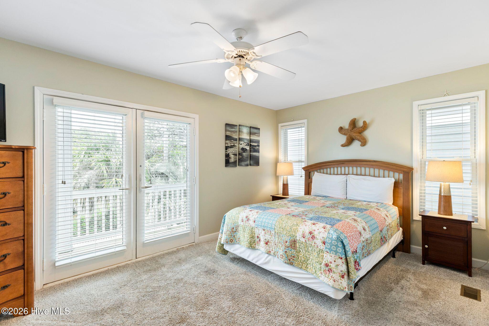 100570292 | Photo 24