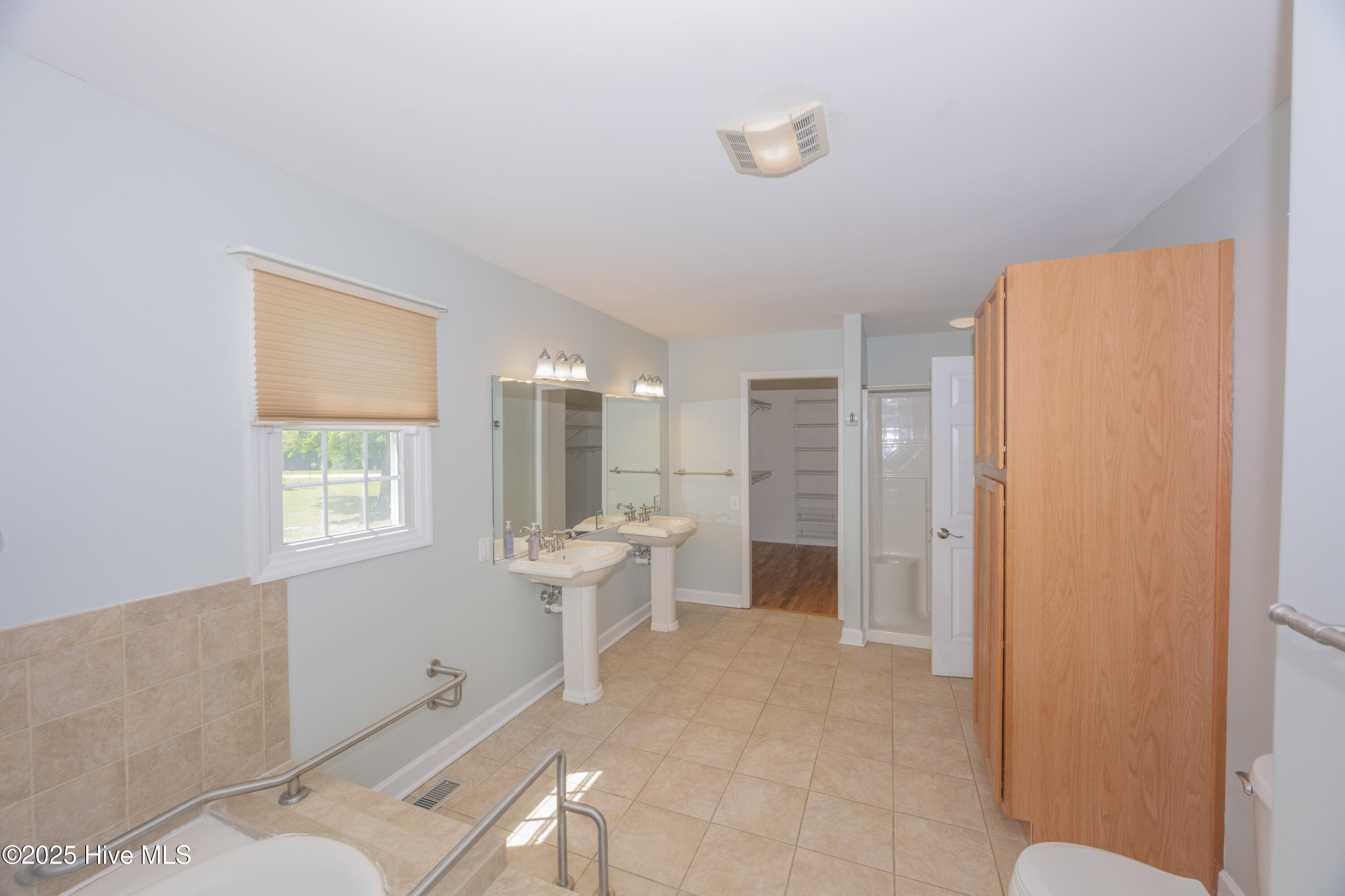 100543665 | Photo 18